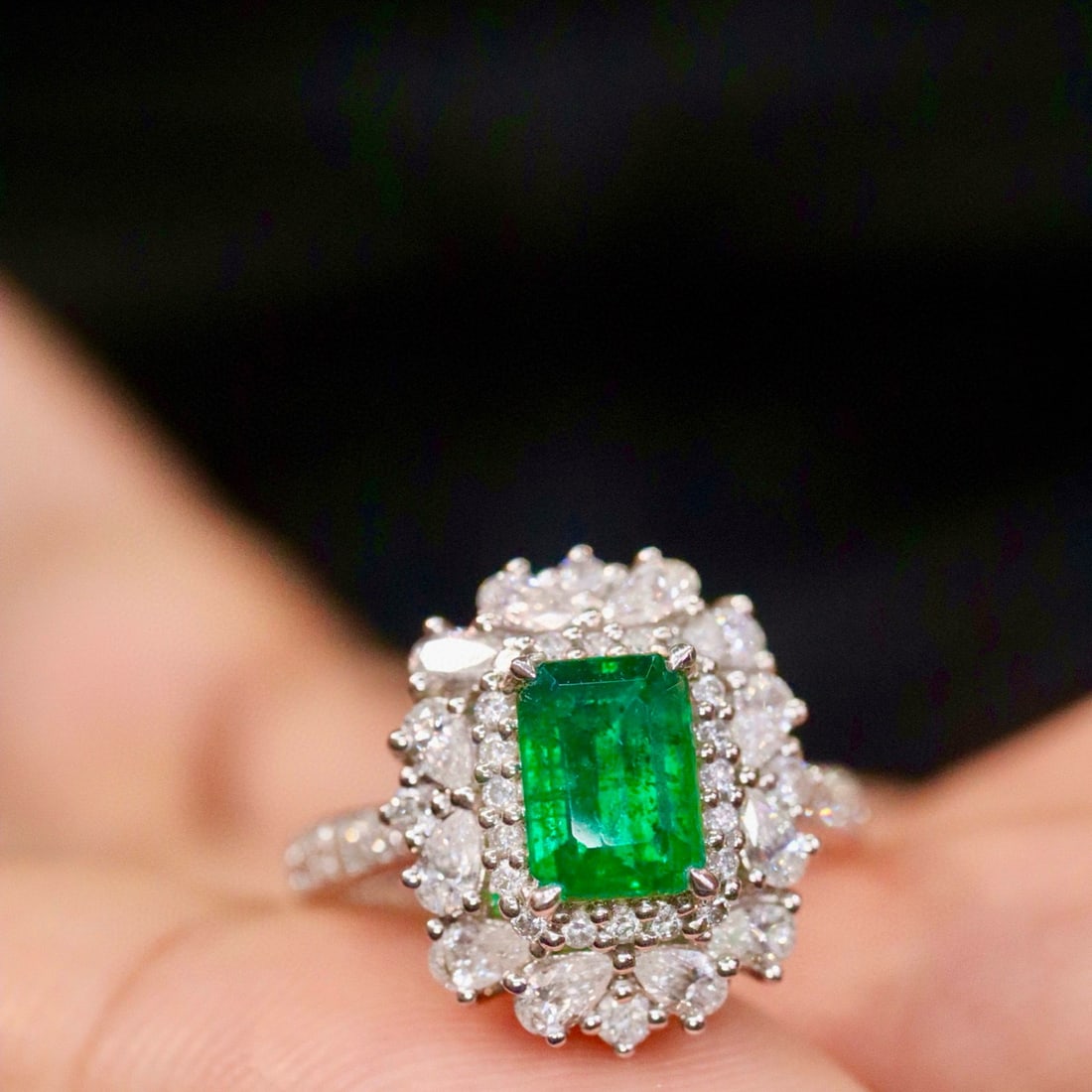 14k Gold 1.94 Ctw Vivid Green Natural Emerald & Diamond Ring: Ref:230990230 // gold content:14k gold // ring size:7. 25us // // main gemstone:emerald // shape:octagonal // carat weight:1. 01ct // color:vivid green // treatment:natural // // adjacent gemstone 2