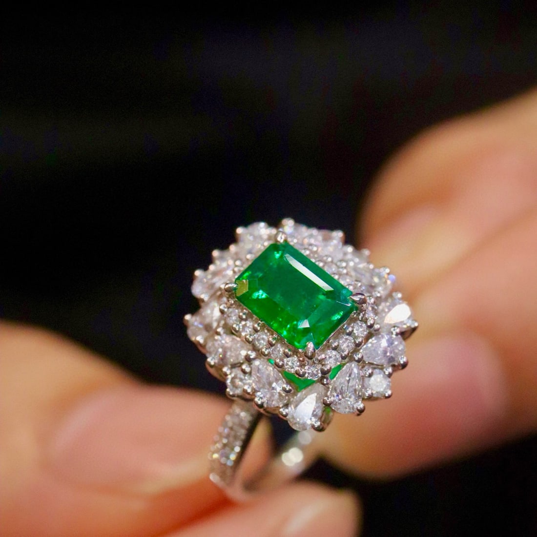 14k Gold 1.94 Ctw Vivid Green Natural Emerald & Diamond Ring - 4