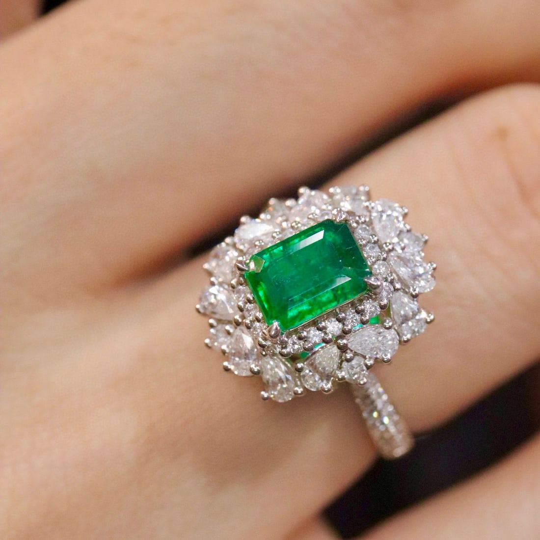 14k Gold 1.94 Ctw Vivid Green Natural Emerald & Diamond Ring - 5