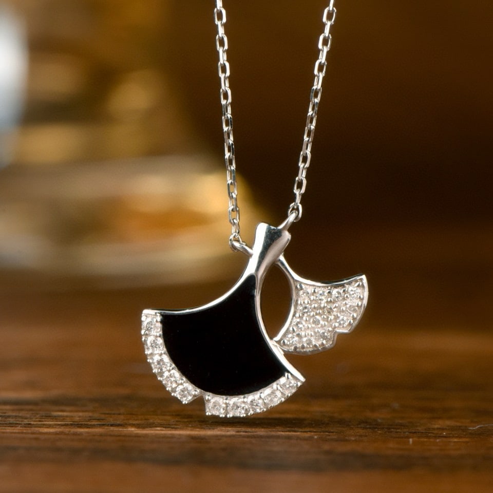 14k Gold 0.13 Ct Natural H Diamond Necklace: Ref:230990232 // gold content:14k gold // main gemstone:diamond // shape:round // carat weight:0. 13ct // clarity grade:vs-si // color:h // treatment:natural // cut grade:g // High Estimate: 2000 Low