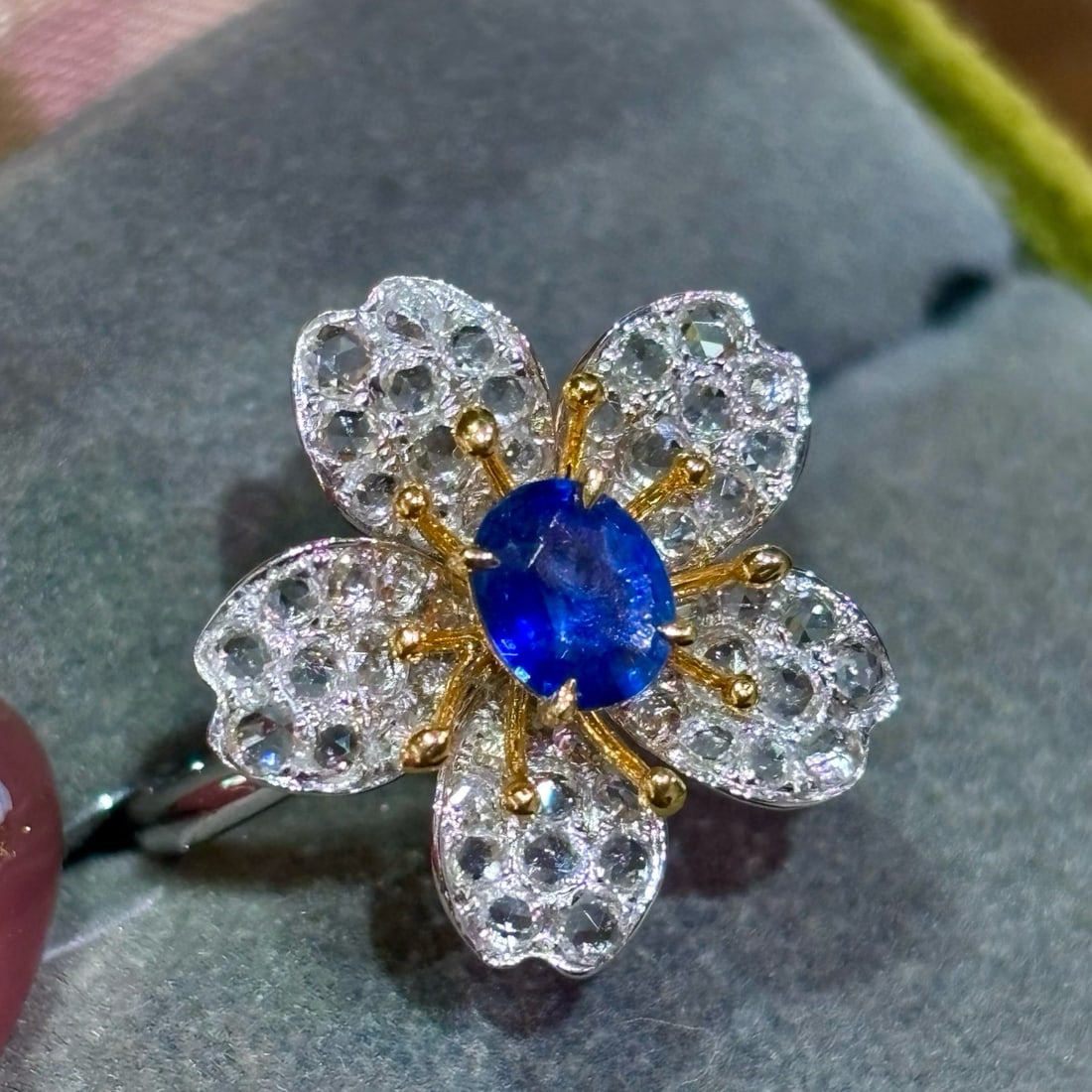 14k Gold 0.86 Ct Natural Sapphire & Sapphire Ring: Ref:230990243 // gold content:14k gold // ring size:7. 25us // // main gemstone:sapphire // shape:oval // carat weight:0. 86ct // color:blue // treatment:natural // // adjacent gemstone 2 : sapphire