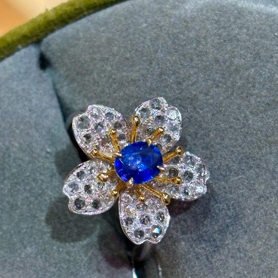 14k Gold 0.86 Ct Natural Sapphire & Sapphire Ring - 3