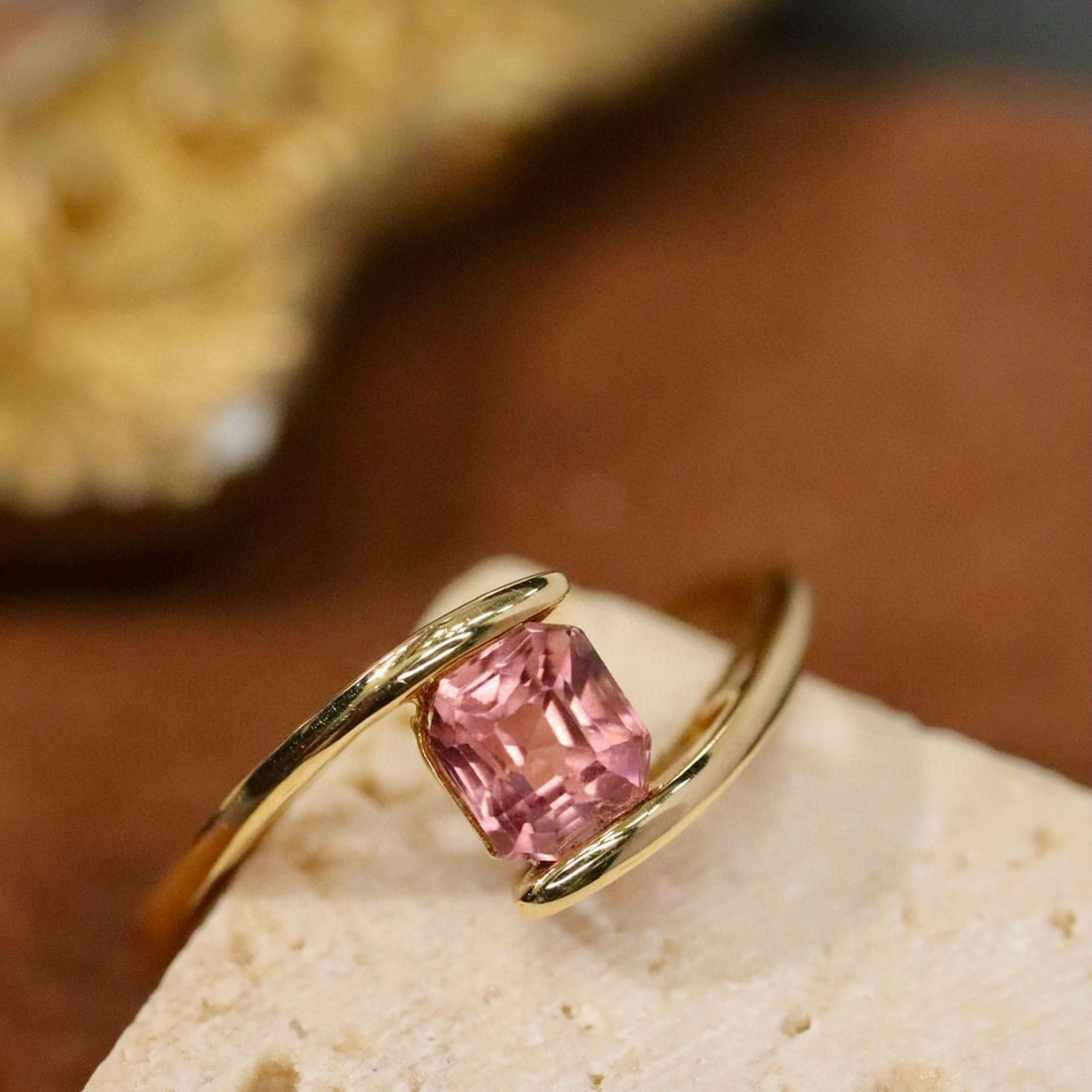 14k Gold 0.60 Ct Natural Tourmaline Ring: Ref:230990248 // gold content:14k gold // ring size:7. 25us // // main gemstone:tourmaline // shape:octagonal // carat weight:0. 60ct // color:pink // treatment:natural // Condition: New Low