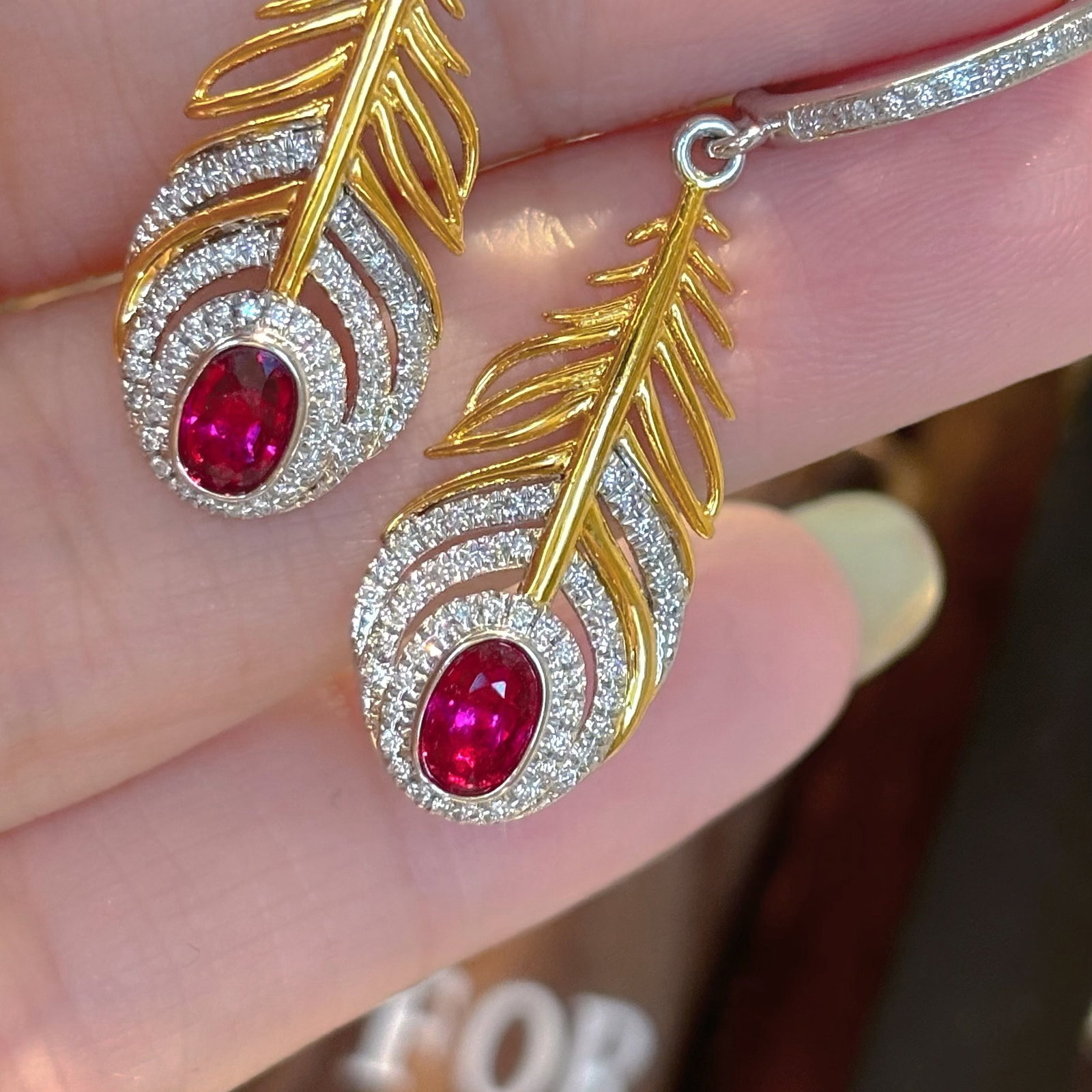 14k Gold 0.65 Ct Natural Ruby & Diamond Earrings: Ref:230990260 // gold content:14k gold // main gemstone:ruby // shape:oval // carat weight:0. 65ct // color:pigeonblood red // treatment:natural // // adjacent gemstone 2 : diamond // shape:round //