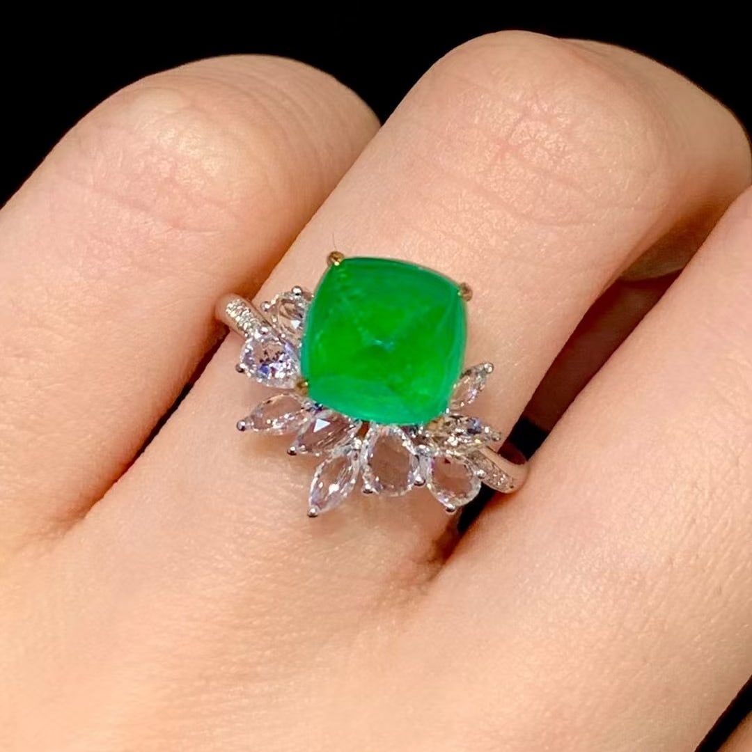 14k Gold 3.25 Ct Vivid Green Natural Emerald & Diamond & Sapphire Ring - 2