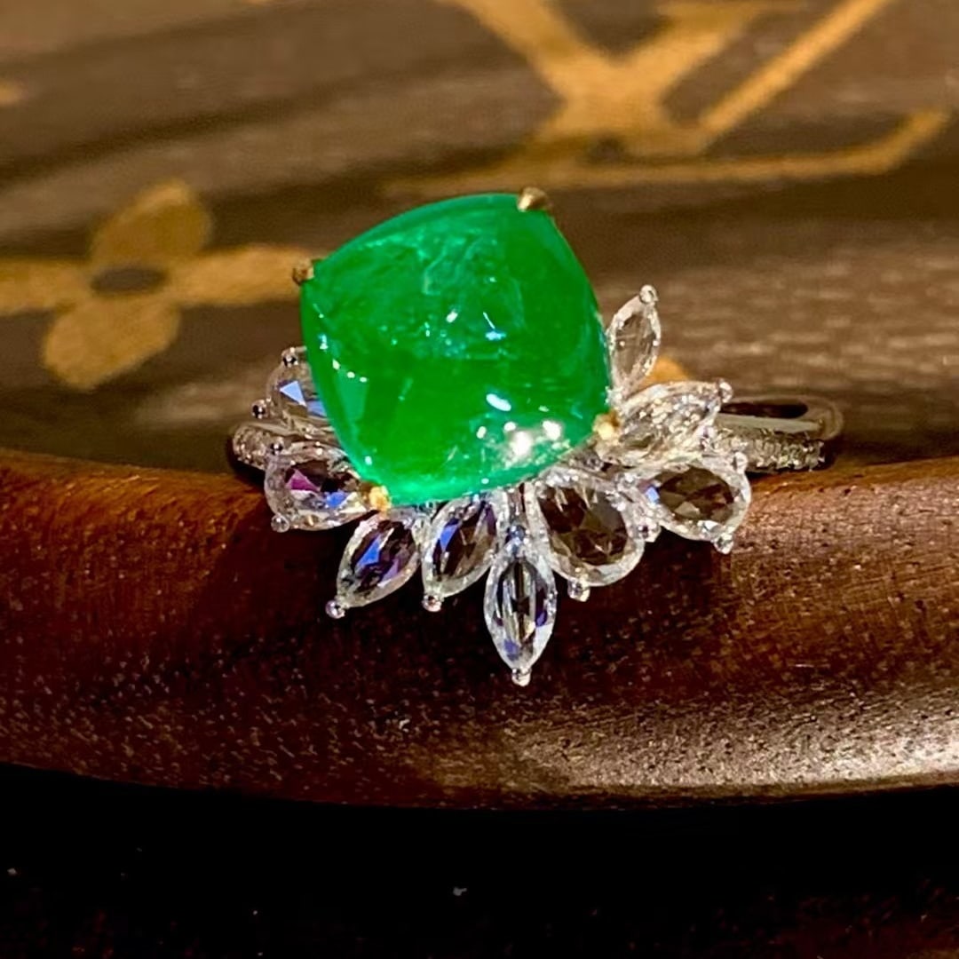 14k Gold 3.25 Ct Vivid Green Natural Emerald & Diamond & Sapphire Ring - 3