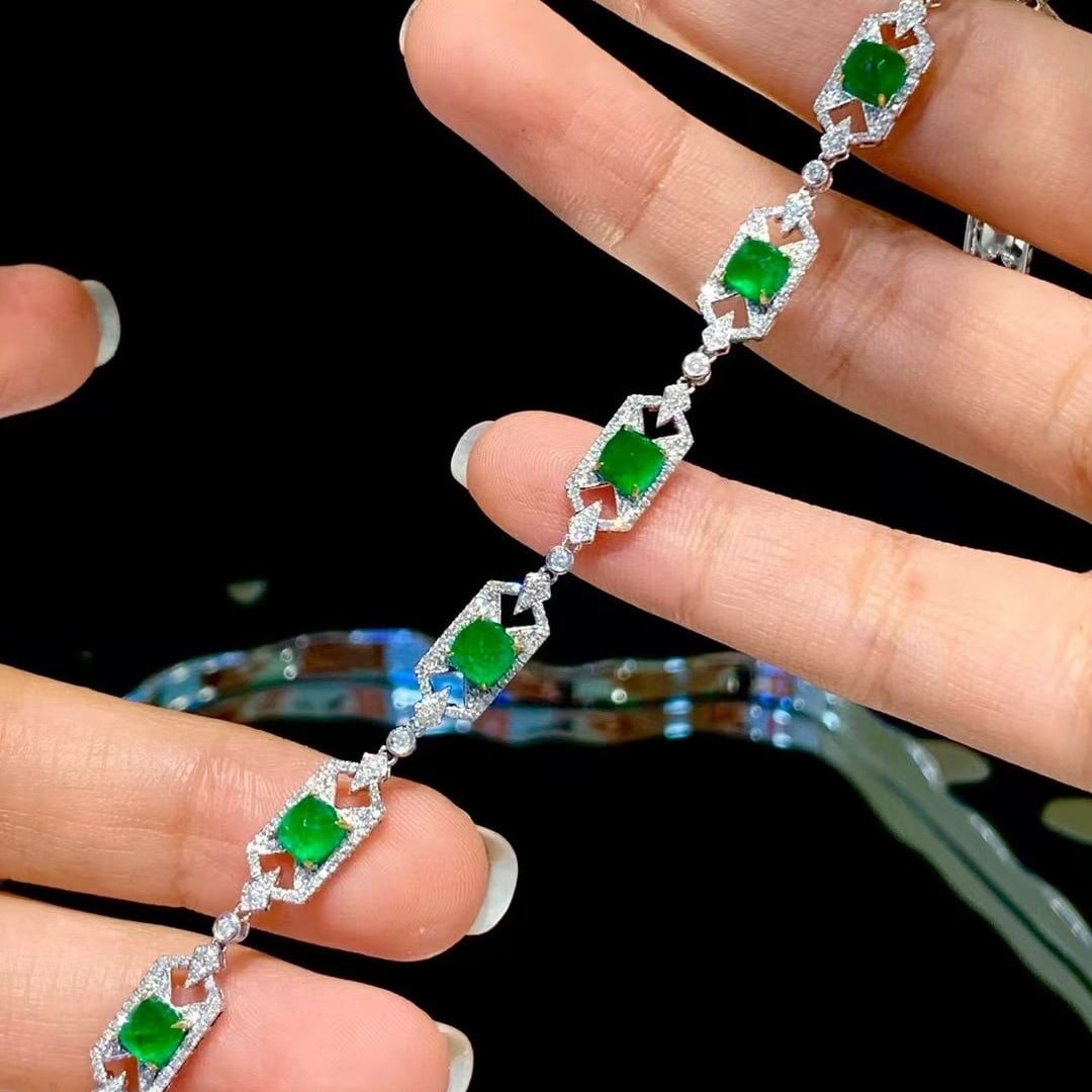 14k Gold 5.6 Ct Vivid Green Natural Emerald & Diamond Bracelet - 3