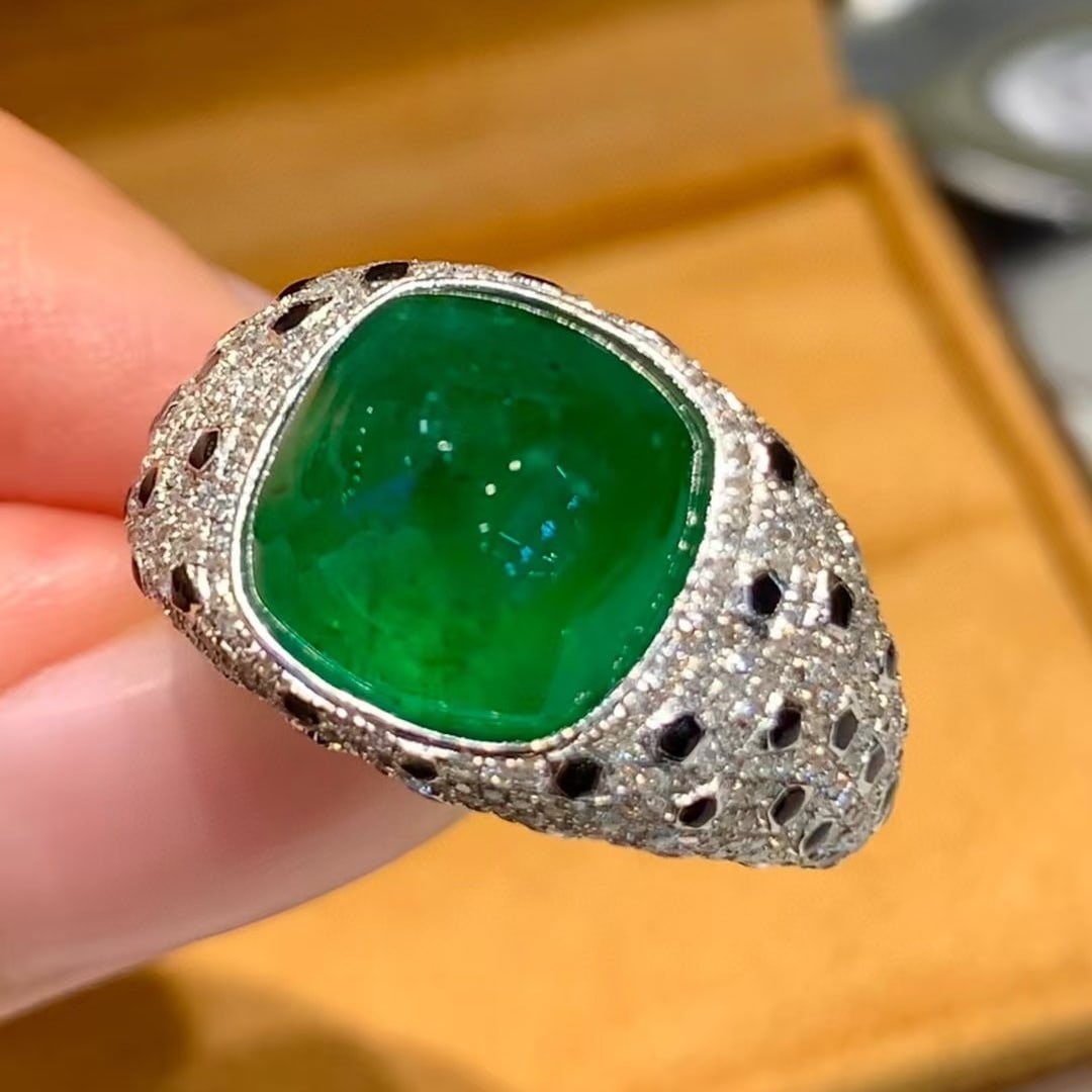 14k Gold 6 Ct Vivid Green Natural Emerald & Diamond Ring: Ref:230990265 // gold content:14k gold // ring size:7. 25us // // main gemstone:emerald // shape:suger-loaf // carat weight:6ct // color:vivid green // treatment:natural // // adjacent gemstone 2 :