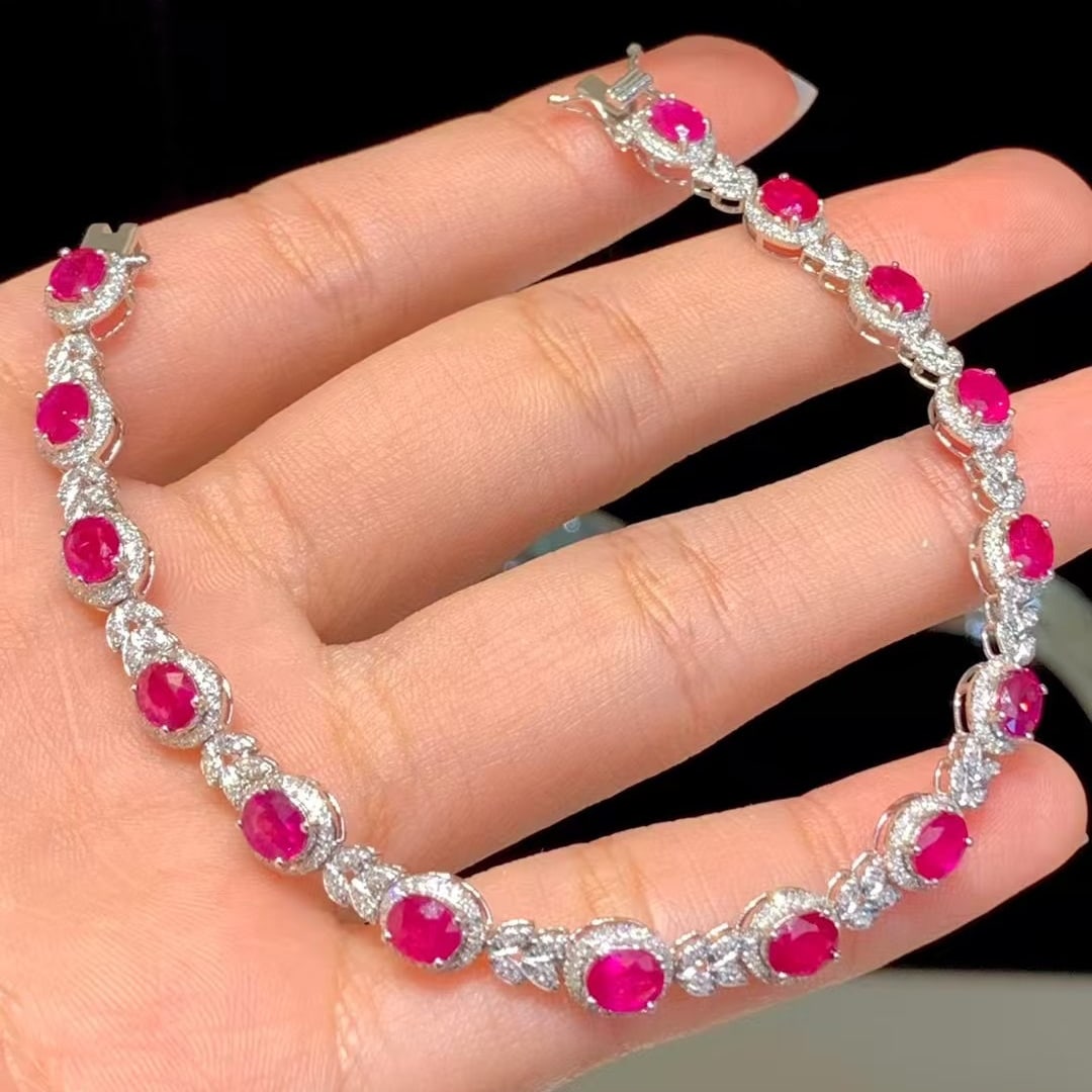 14k Gold 7.9 Ct Natural Ruby & Diamond Bracelet: Ref:230990268 // gold content:14k gold // main gemstone:ruby // shape:oval // carat weight:7. 9ct // color:red // treatment:natural // // adjacent gemstone 2 : diamond // shape:round // clarity grade: