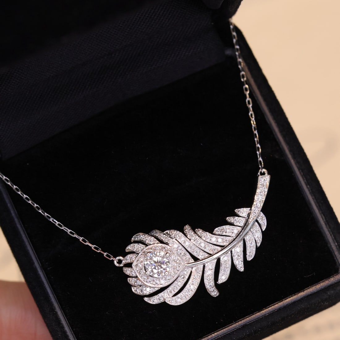 14k Gold 0.7 Ctw Natural H Diamond Necklace: Ref:230990273 // gold content:14k gold // main gemstone:diamond // shape:round // carat weight:0. 3ct // clarity grade:vs-si // color:h // treatment:natural // cut grade:g // // adjacent gemstone 2 : 