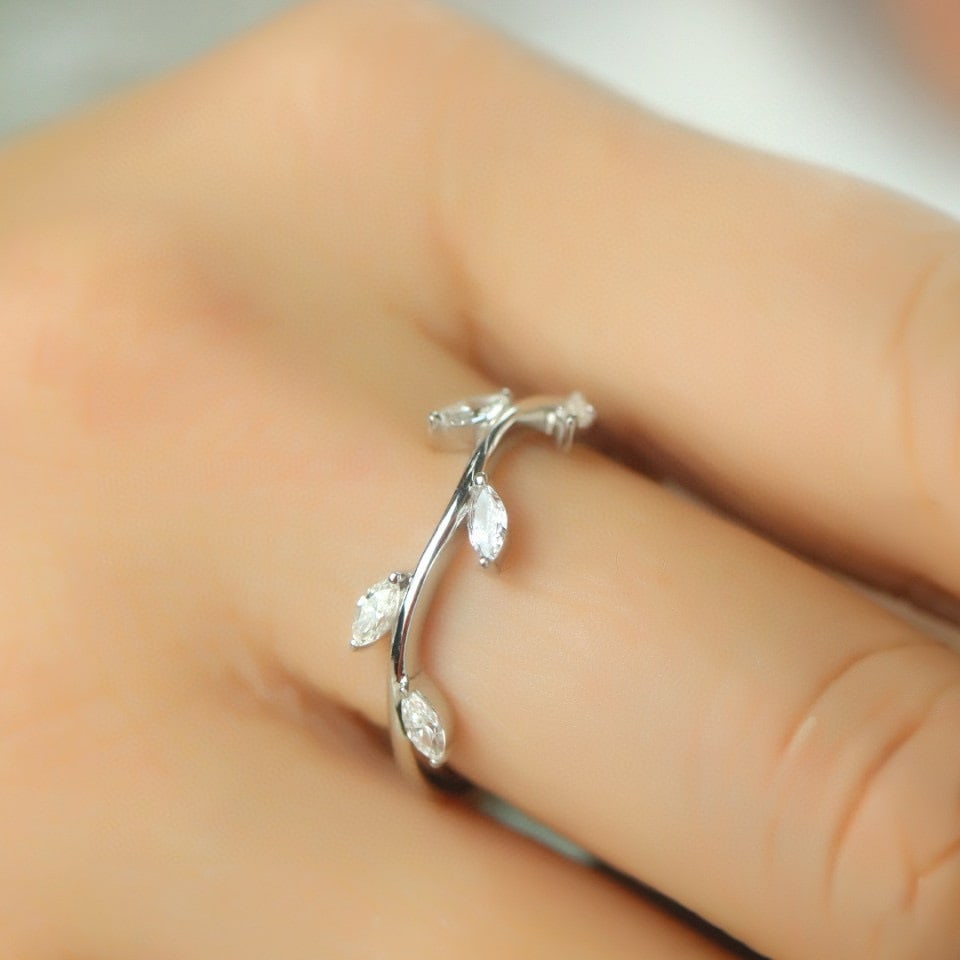 14k Gold 0.35 Ct Natural H Diamond Ring - 4