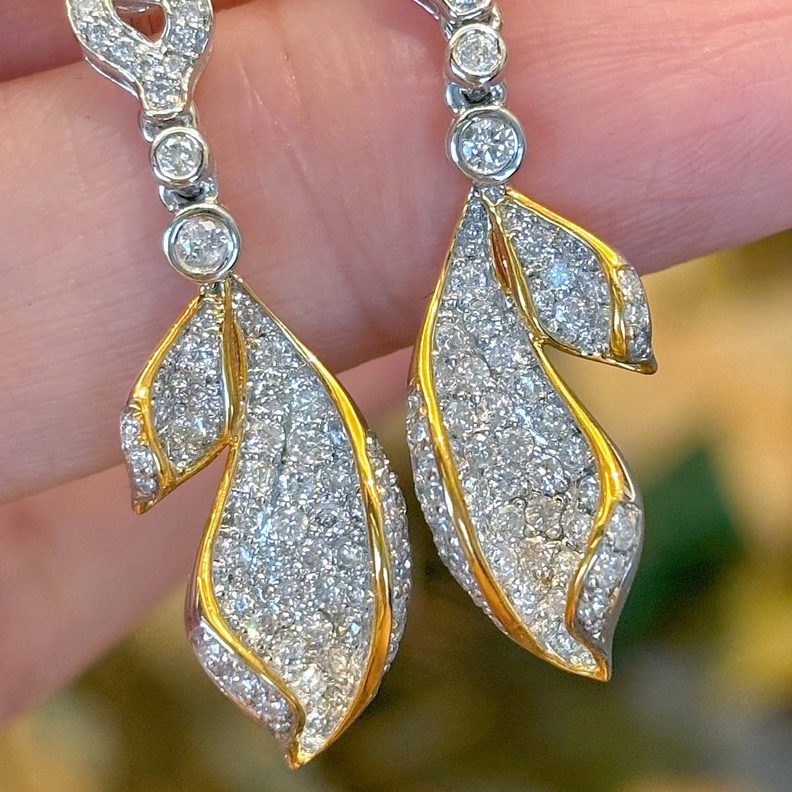 14k Gold 1.5 Ct Natural H Diamond Earrings: Ref:230990275 // gold content:14k gold // main gemstone:diamond // shape:round // carat weight:1. 5ct // clarity grade:vs-si // color:h // treatment:natural // cut grade:g // High Estimate: 6600 Low E
