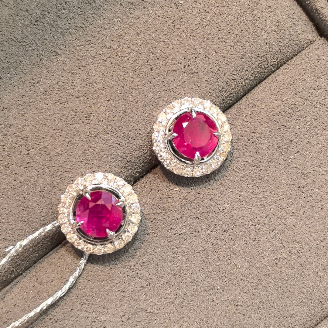 14k Gold 1.28 Ctw Natural Ruby & Diamond Earrings: Ref:230990284 // gold content:14k gold // main gemstone:ruby // shape:round // carat weight:1. 06ct // color:red // treatment:natural // cut grade:g // // adjacent gemstone 2 : diamond // shape:round