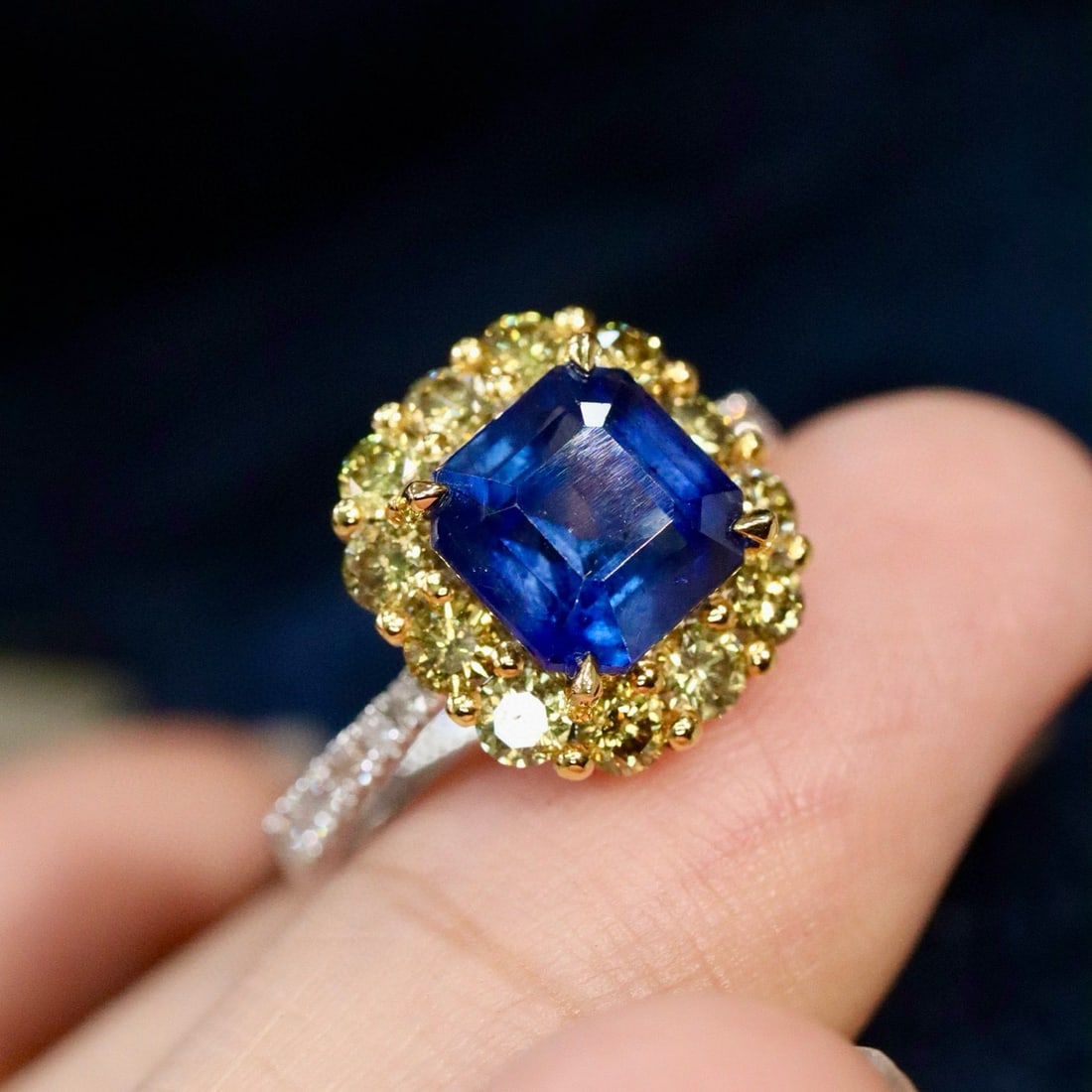 14k Gold 3.59 Ctw Natural Sapphire & Diamond Ring: Ref:230990287 // gold content:14k gold // ring size:7. 25us // // main gemstone:sapphire // shape:octagonal // carat weight:2. 78ct // color:royal blue // treatment:natural // // adjacent gemstone 2 :