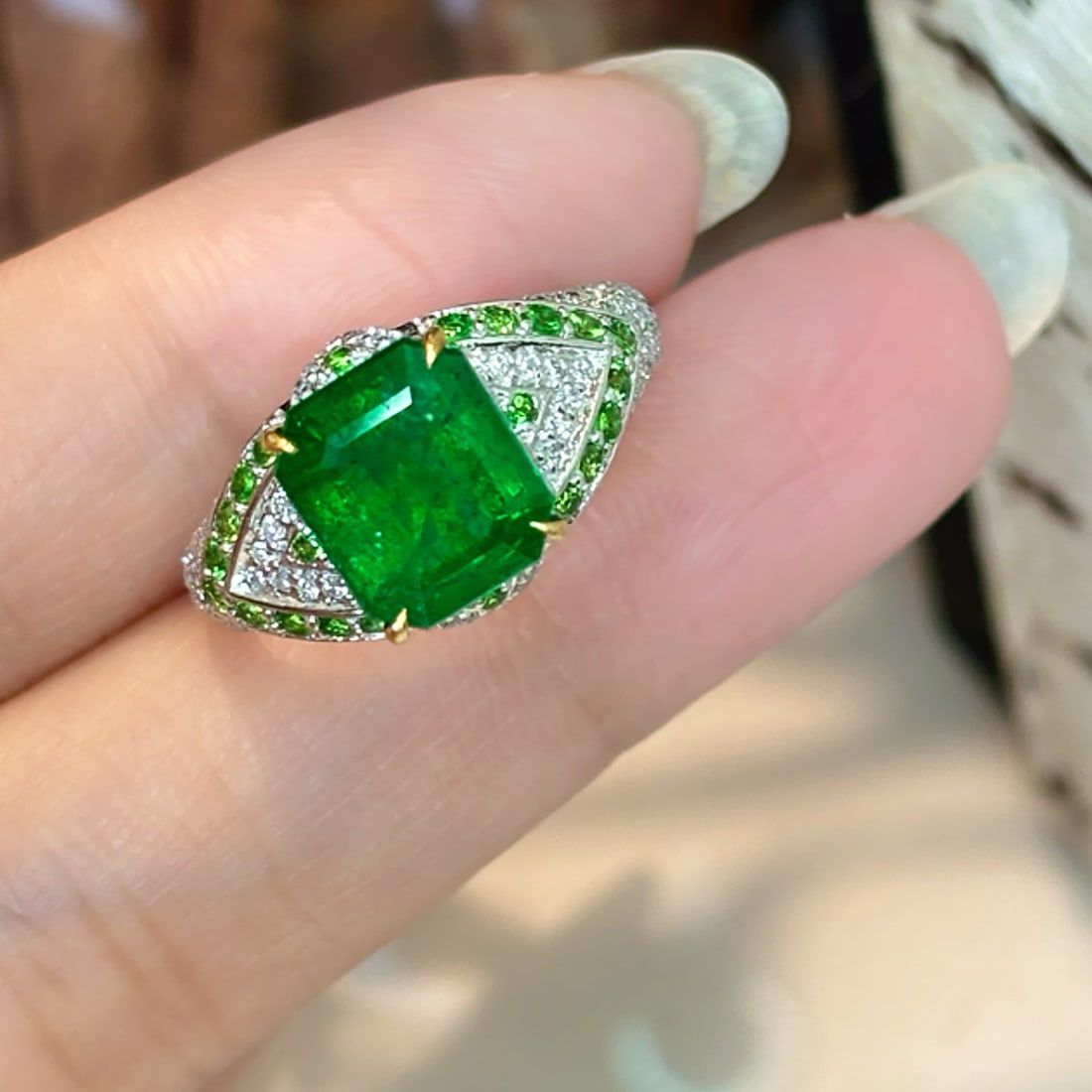 14k Gold 3 Ct Vivid Green Natural Emerald & Diamond & Tsavorite Ring: Ref:230990288 // gold content:14k gold // ring size:7. 25us // // main gemstone:emerald // shape:octagonal // carat weight:3ct // color:vivid green // treatment:natural // // adjacent gemstone 2 :