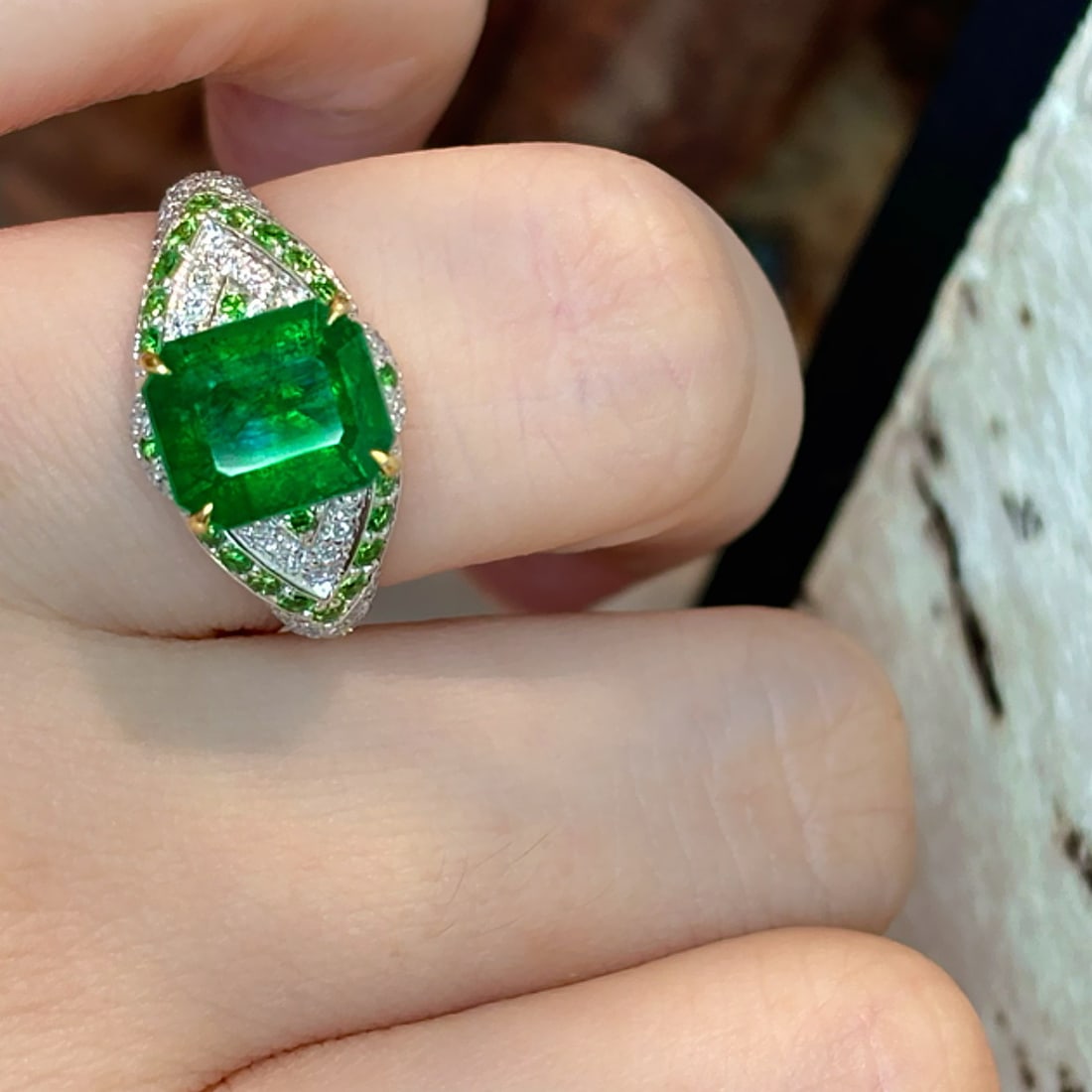 14k Gold 3 Ct Vivid Green Natural Emerald & Diamond & Tsavorite Ring - 2