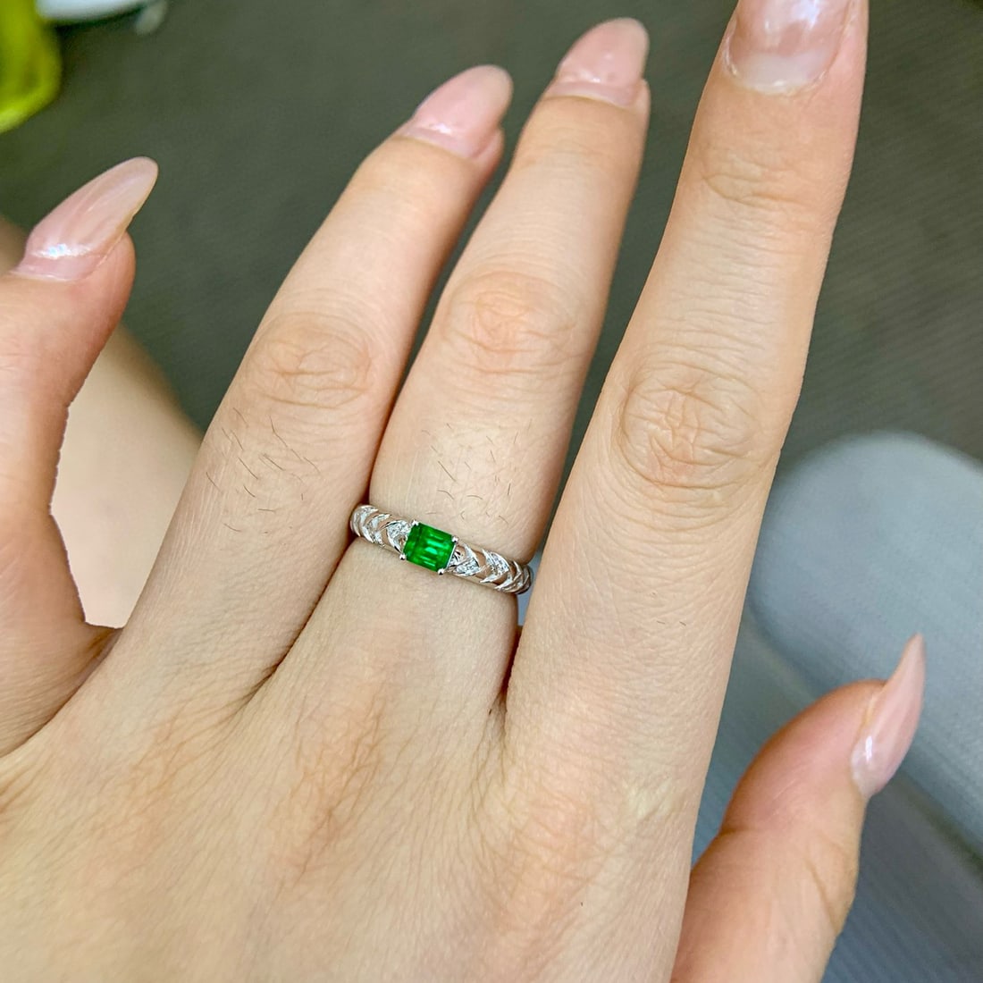 14k Gold 0.54 Ctw Vivid Green Natural Emerald & Diamond Ring - 3