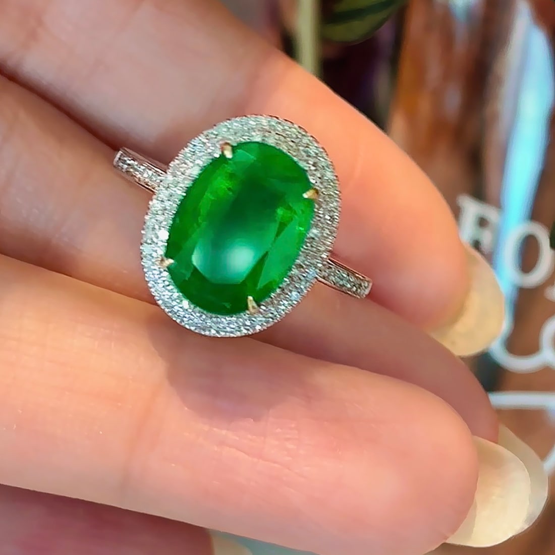 14k Gold 3.77 Ct Vivid Green Natural Emerald & Diamond Ring - 4