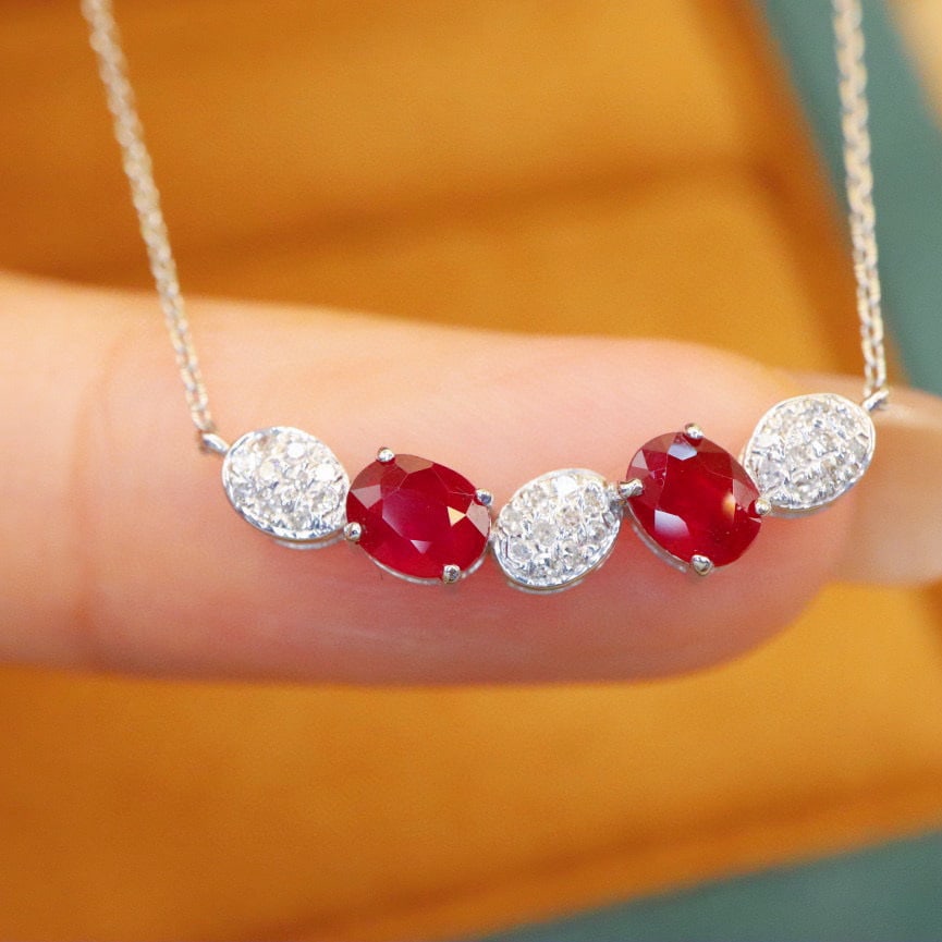 14k Gold 0.94 Ctw Natural Ruby & Diamond Necklace: Ref:230990304 // gold content:14k gold // main gemstone:ruby // shape:oval // carat weight:0. 85ct // color:red // treatment:natural // // adjacent gemstone 2 : diamond // number of stones:30 //