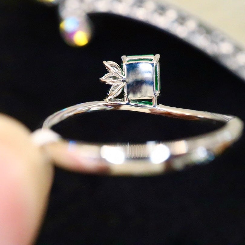 14k Gold 0.66 Ctw Vivid Green Natural Emerald & Diamond Ring - 4