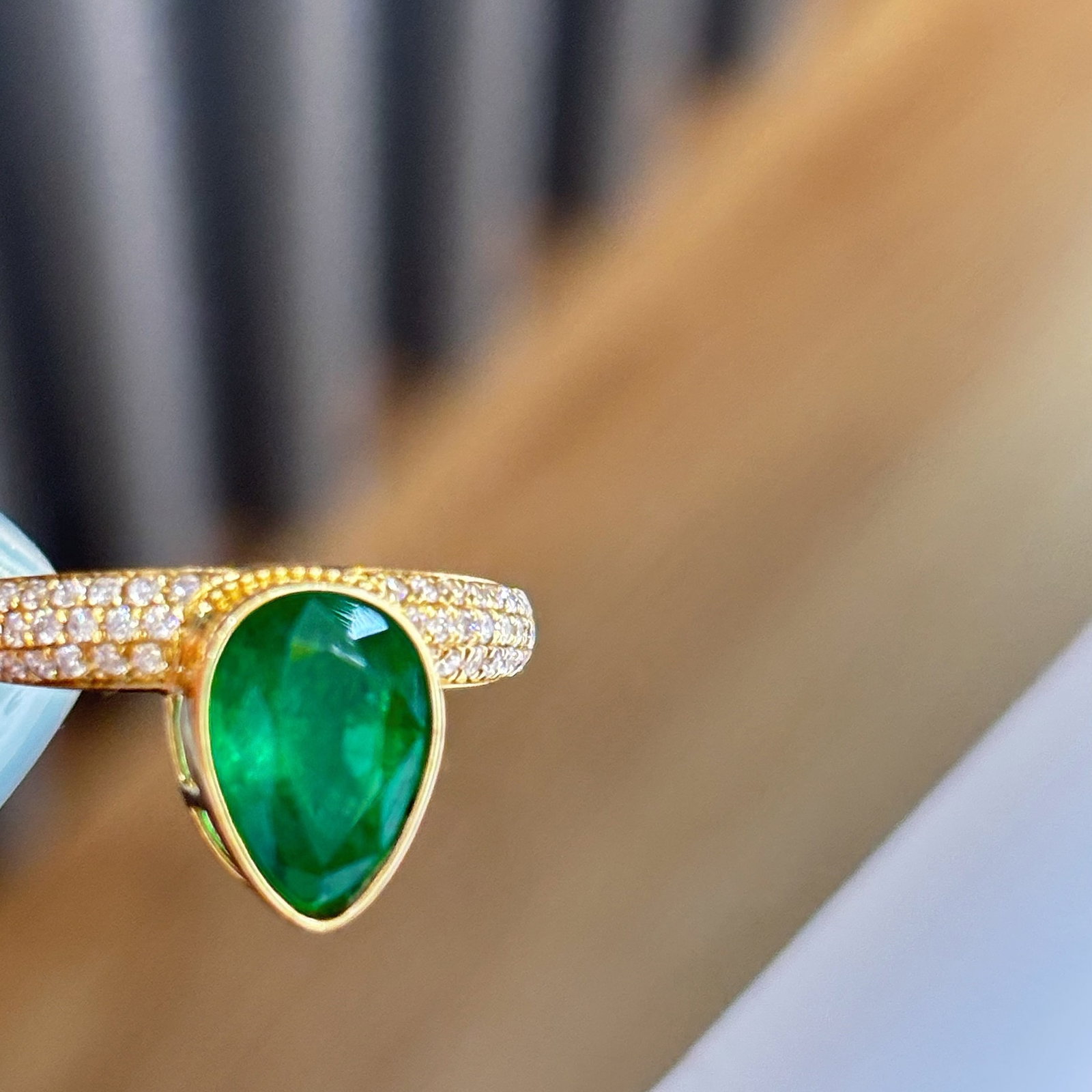 14k Gold 1.67 Ct Vivid Green Natural Emerald & Diamond Ring - 2