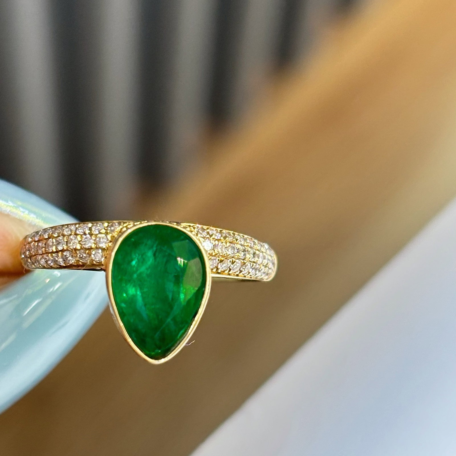 14k Gold 1.67 Ct Vivid Green Natural Emerald & Diamond Ring - 4
