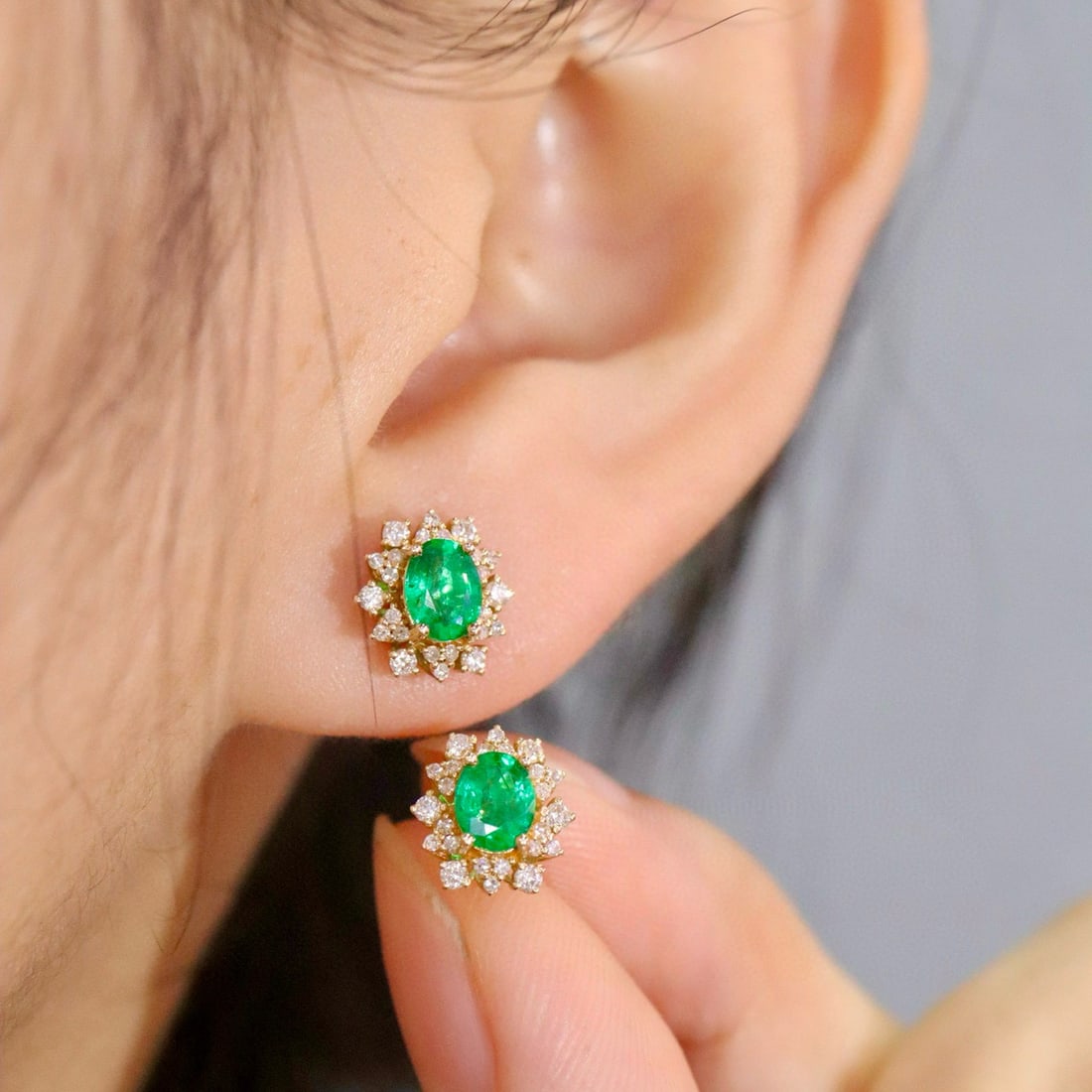 14k Gold 1.07 Ctw Vivid Green Natural Emerald & Diamond Earrings - 2