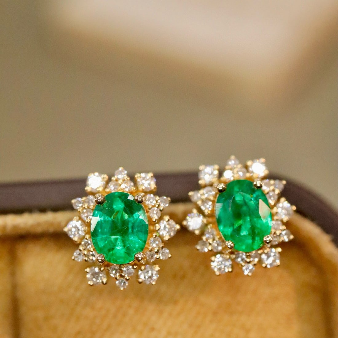 14k Gold 1.07 Ctw Vivid Green Natural Emerald & Diamond Earrings - 4