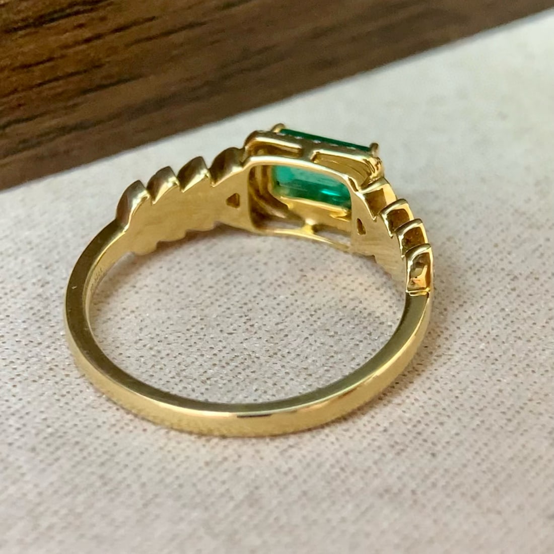 14k Gold 0.66 Ctw Vivid Green Natural Emerald & Diamond Ring - 3