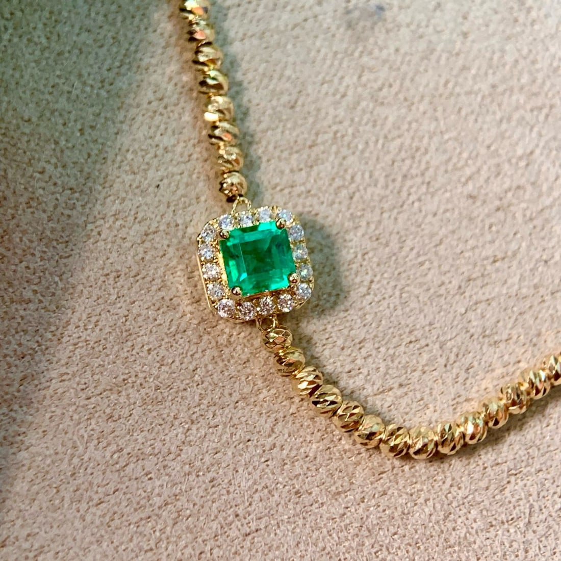 14k Gold 0.43 Ctw Vivid Green Natural Emerald & Diamond Bracelet: Ref:230990309 // gold content:14k gold // main gemstone:emerald // shape:octagonal // carat weight:0. 35ct // color:vivid green // treatment:natural // // adjacent gemstone 2 : diamond // shape:round