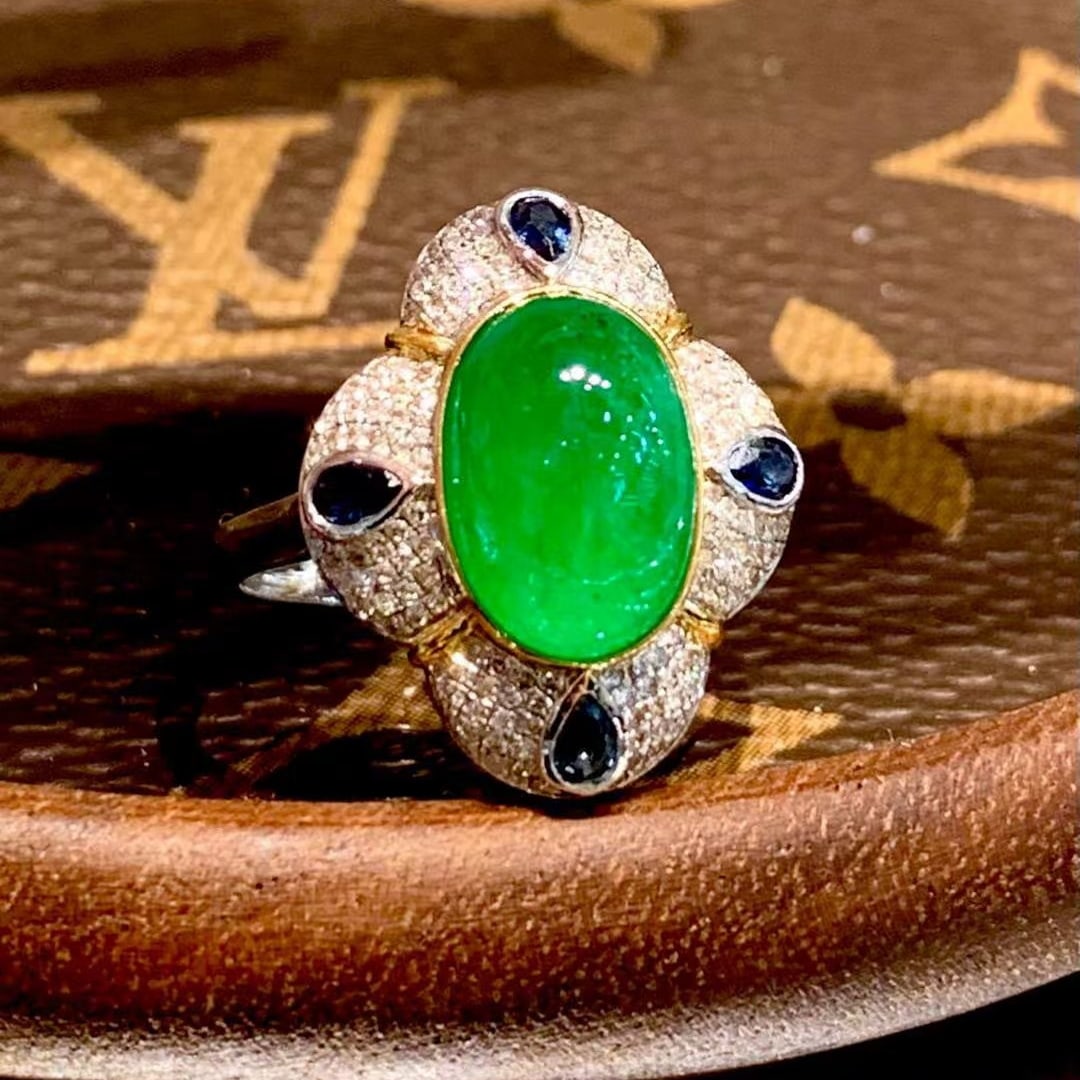 14k Gold 4 Ct Vivid Green Natural Emerald & Diamond & Sapphire Ring - 2