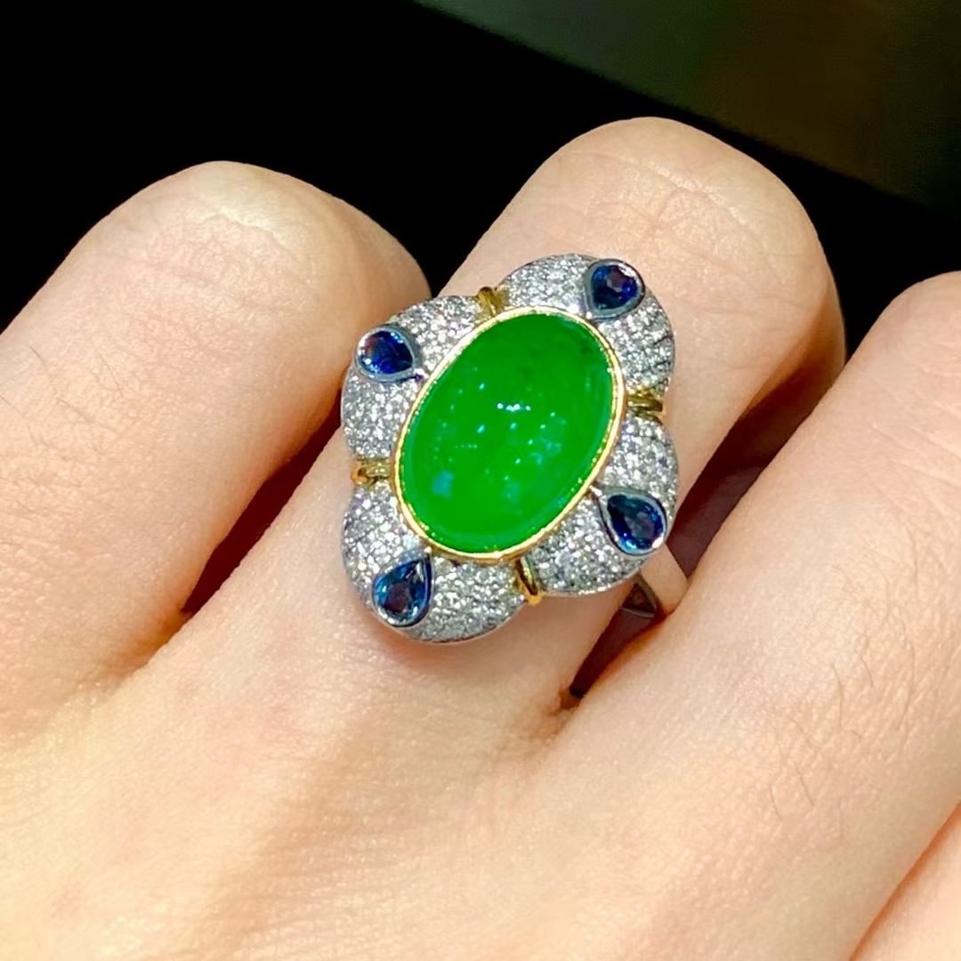 14k Gold 4 Ct Vivid Green Natural Emerald & Diamond & Sapphire Ring - 3