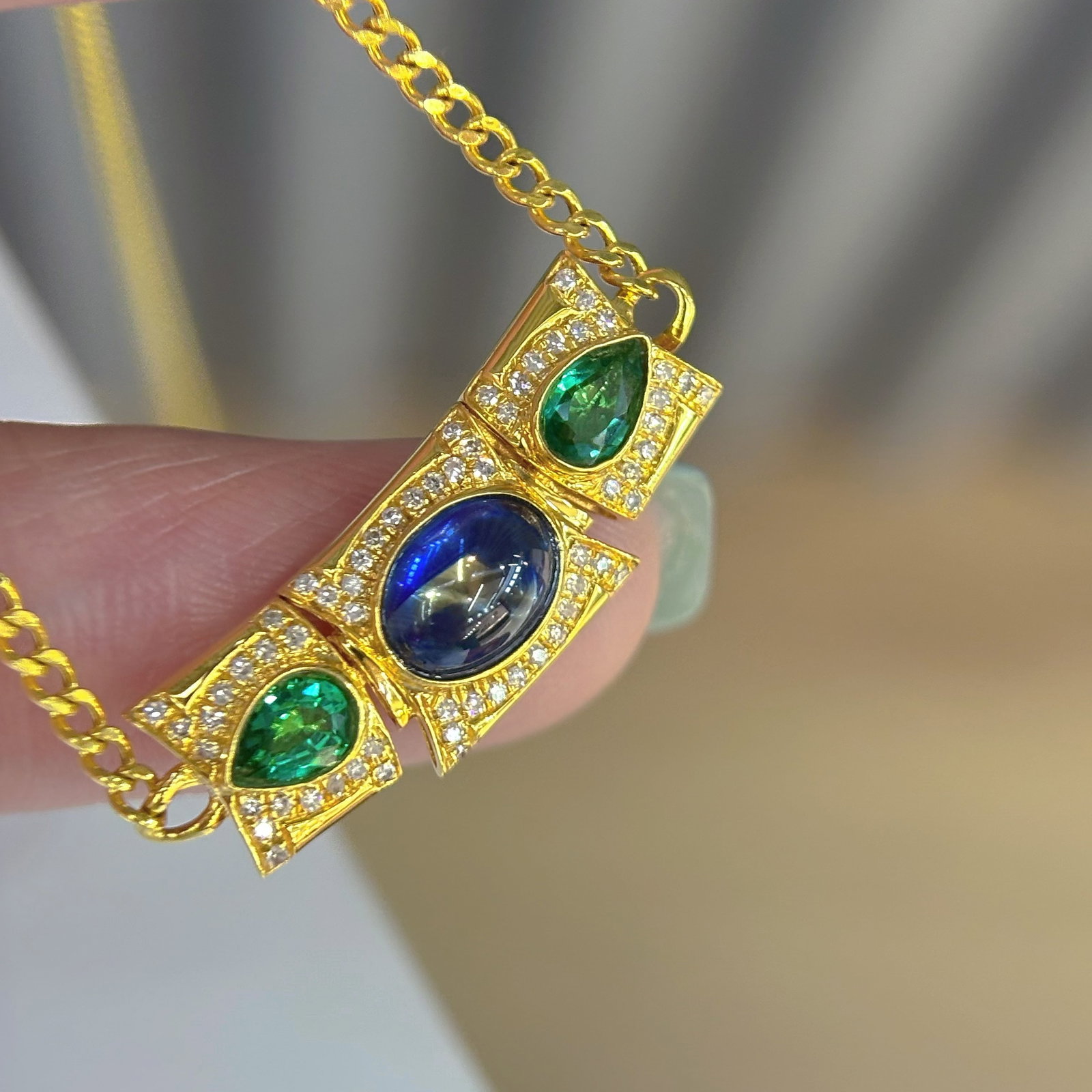 14k Gold 1.5 Ctw Natural Sapphire & Emerald Necklace - 3