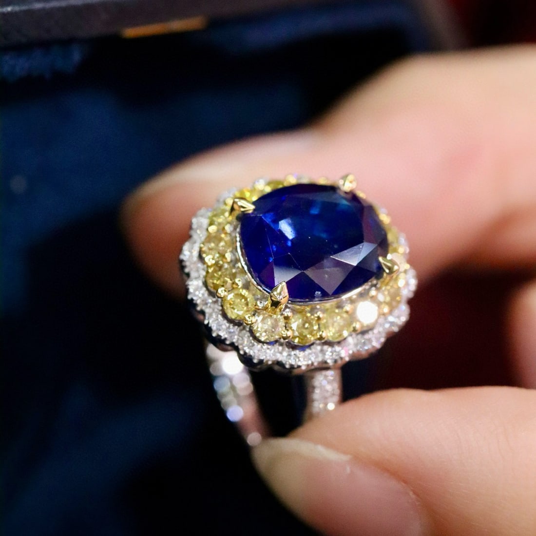 14k Gold 5.20 Ctw Natural Sapphire & Diamond Ring - 2