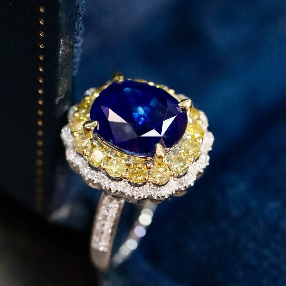 14k Gold 5.20 Ctw Natural Sapphire & Diamond Ring - 4