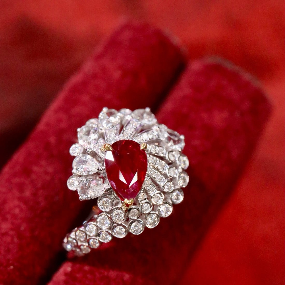 14k Gold 1.38 Ctw Vivid Red Natural Ruby & Diamond Ring: Ref:230990324 // gold content:14k gold // ring size:7. 25us // // main gemstone:ruby // shape:pear // carat weight:1. 0ct // color:vivid red // treatment:natural // // adjacent gemstone 2 : diamond