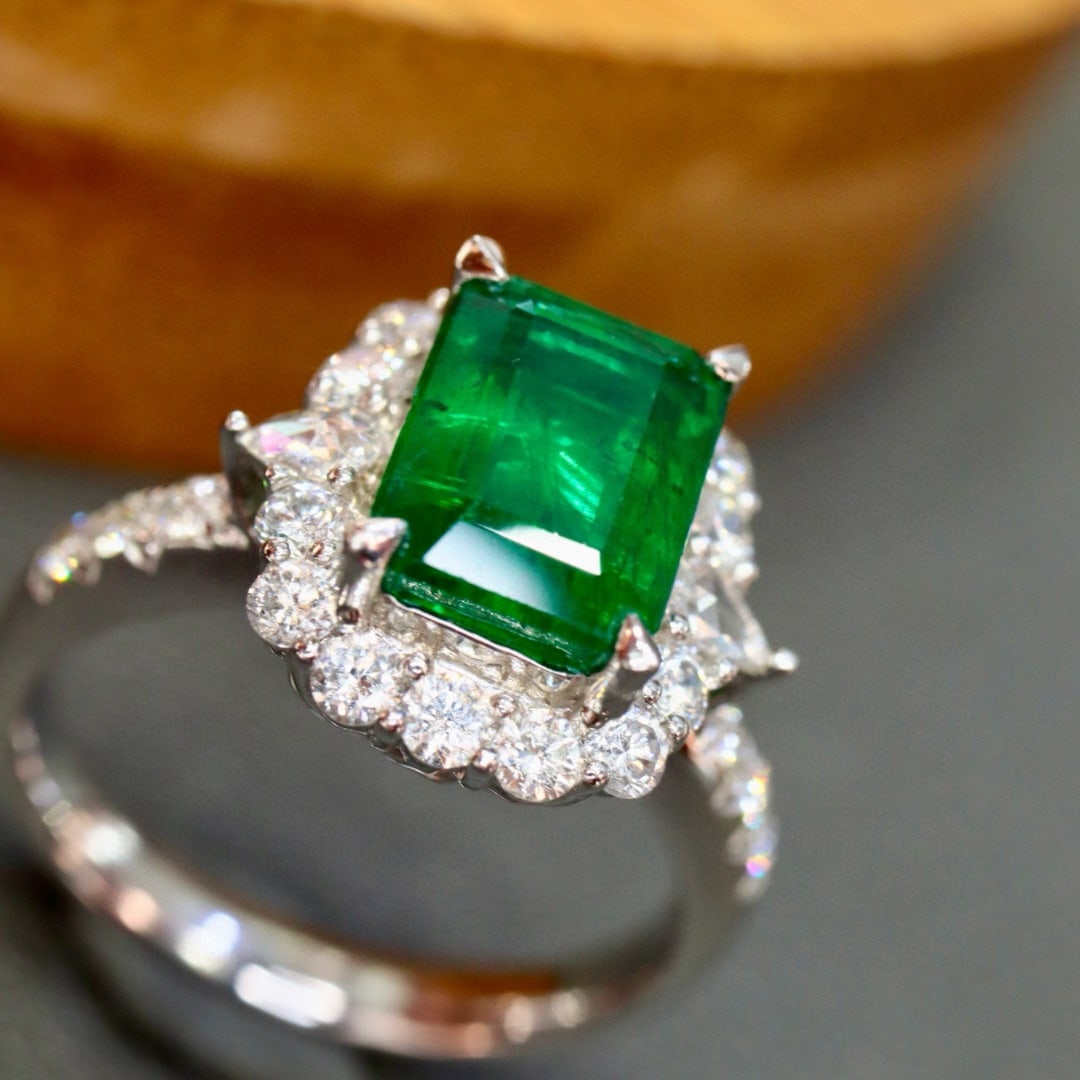 14k Gold 3.29 Ctw Vivid Green Natural Emerald & Diamond Ring - 3