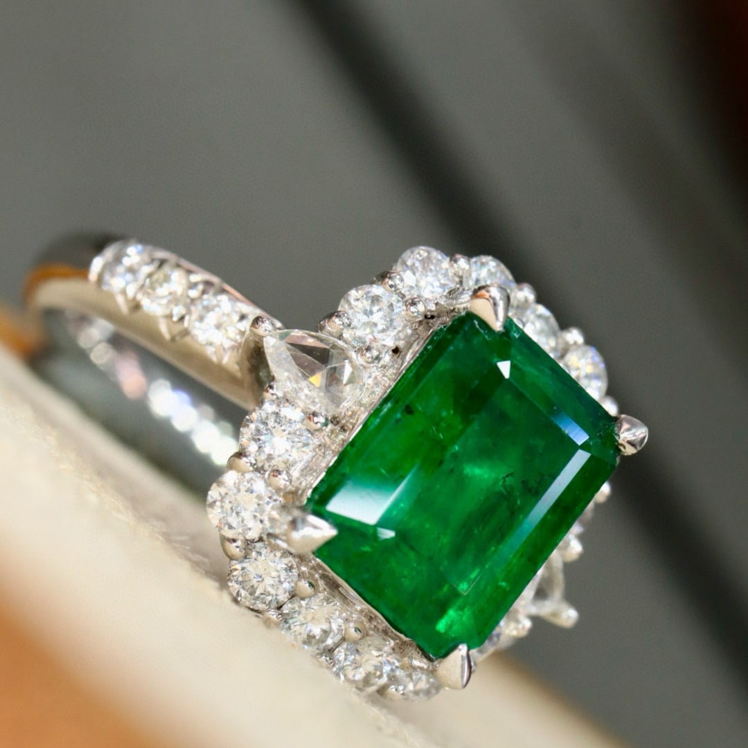 14k Gold 3.29 Ctw Vivid Green Natural Emerald & Diamond Ring - 5