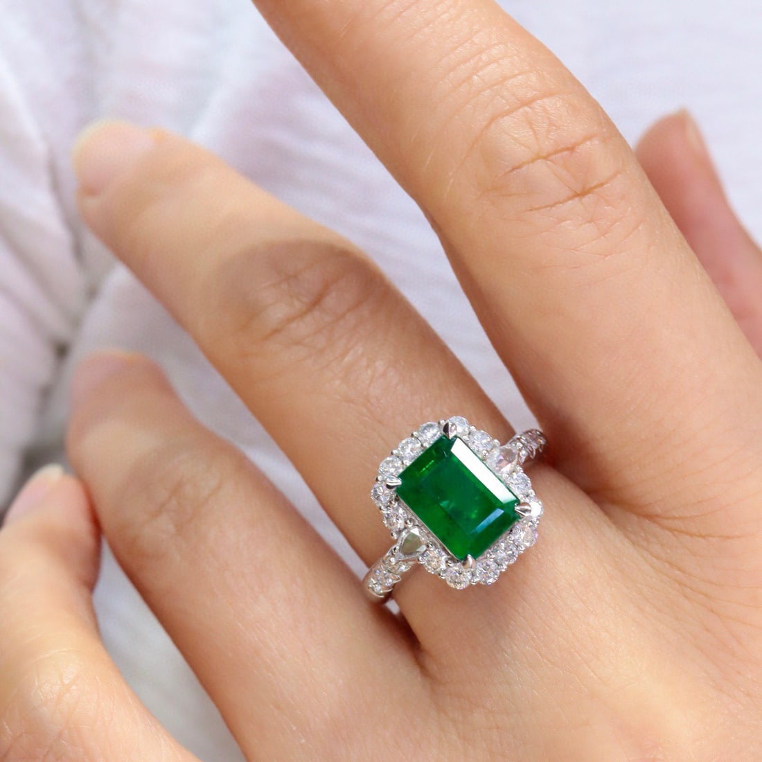 14k Gold 3.29 Ctw Vivid Green Natural Emerald & Diamond Ring - 6