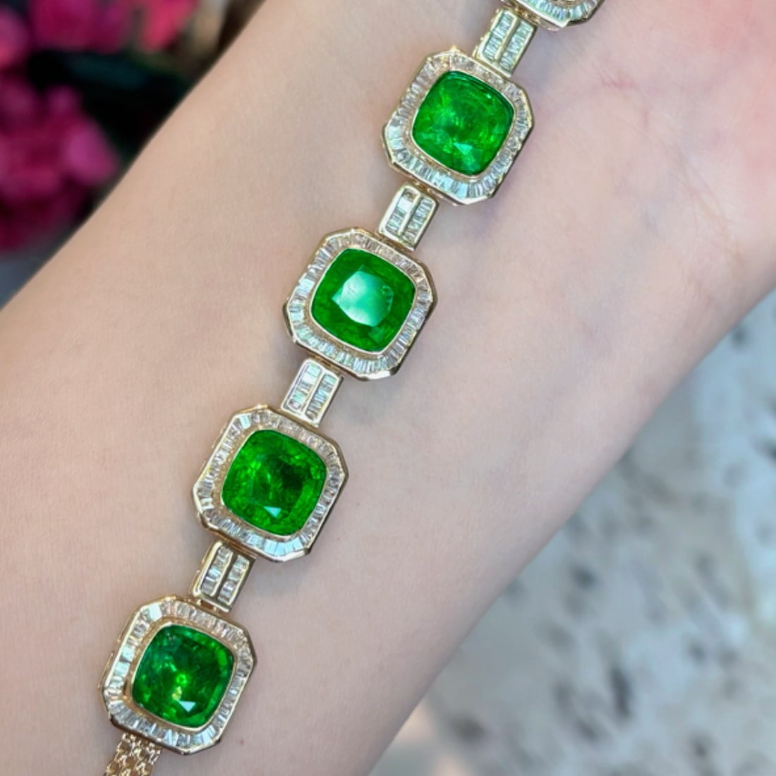 14k Gold 10.39 Ct Vivid Green Natural Emerald & Diamond Bracelet - 2