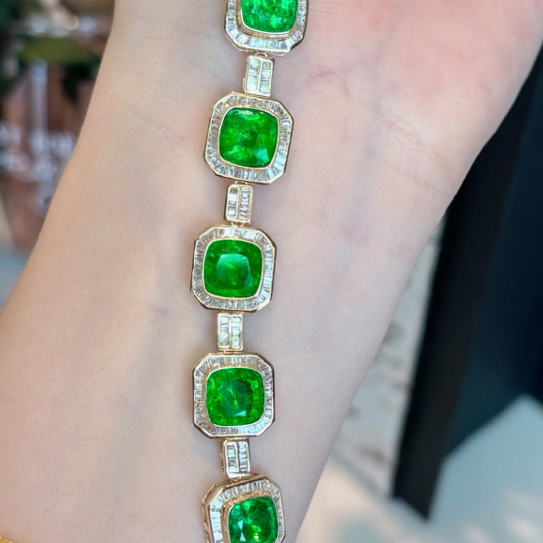 14k Gold 10.39 Ct Vivid Green Natural Emerald & Diamond Bracelet - 5
