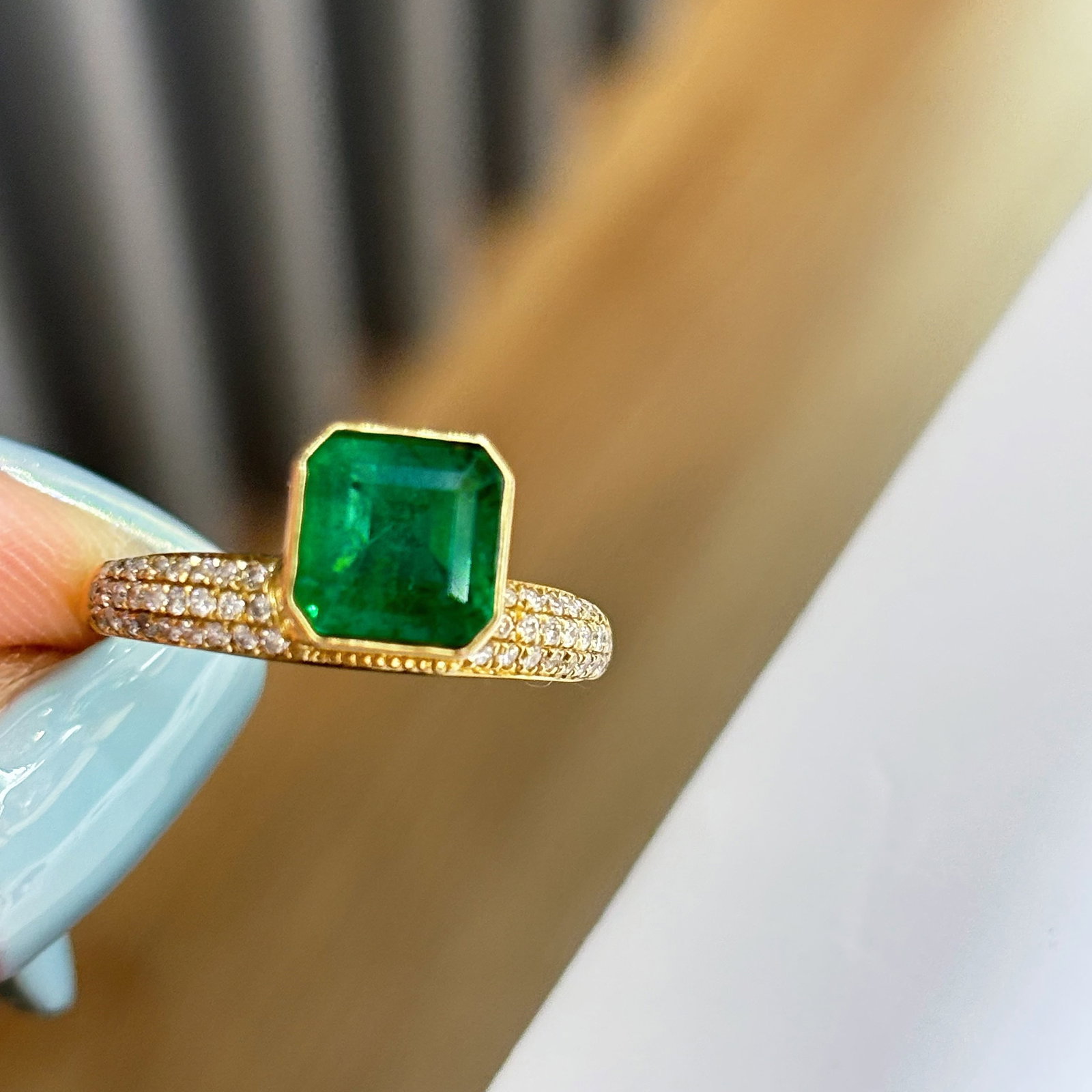 14k Gold 1.5 Ct Vivid Green Natural Emerald & Diamond Ring - 2