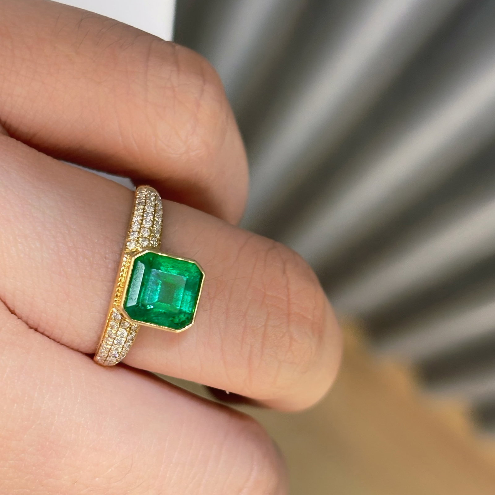 14k Gold 1.5 Ct Vivid Green Natural Emerald & Diamond Ring - 3