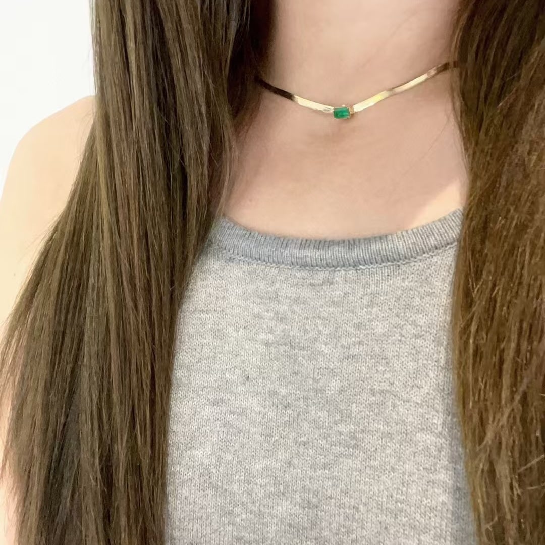14k Gold 0.5 Ct Vivid Green Natural Emerald Necklace - 2