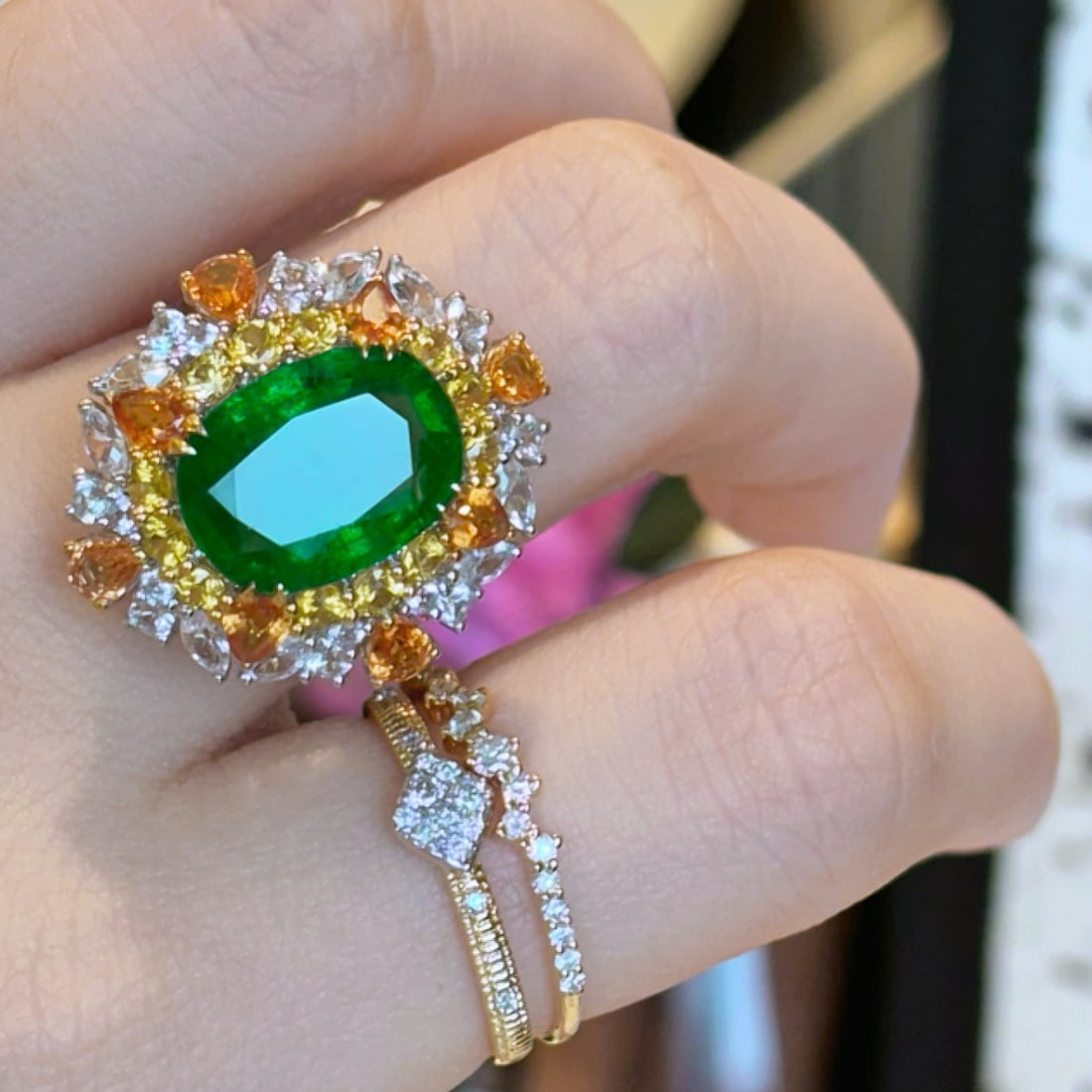 14k Gold 5 Ct Vivid Green Natural Emerald & Diamond Ring - 2