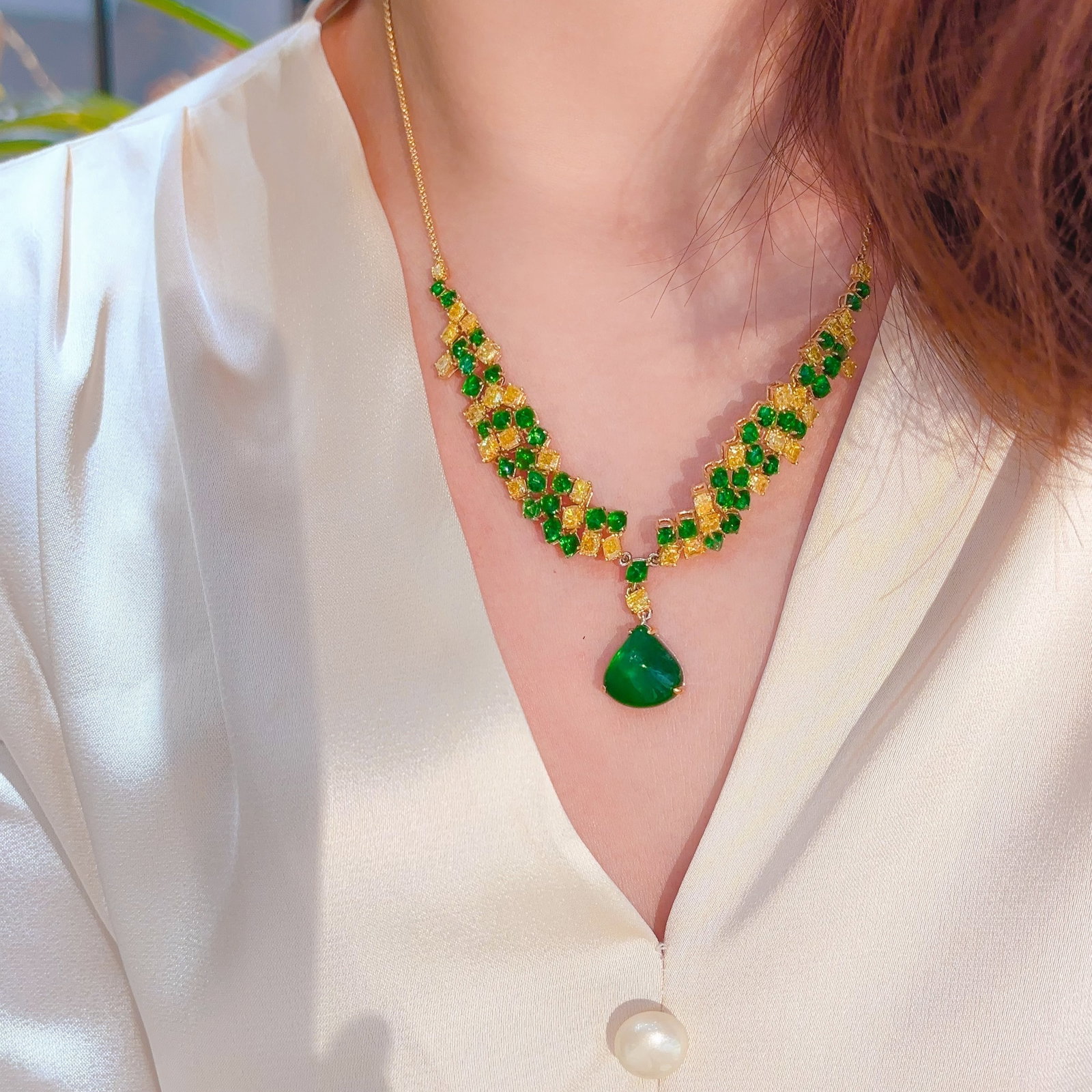14k Gold 13.0 Ctw Vivid Green Natural Emerald & Yellow Diamond Necklace - 4