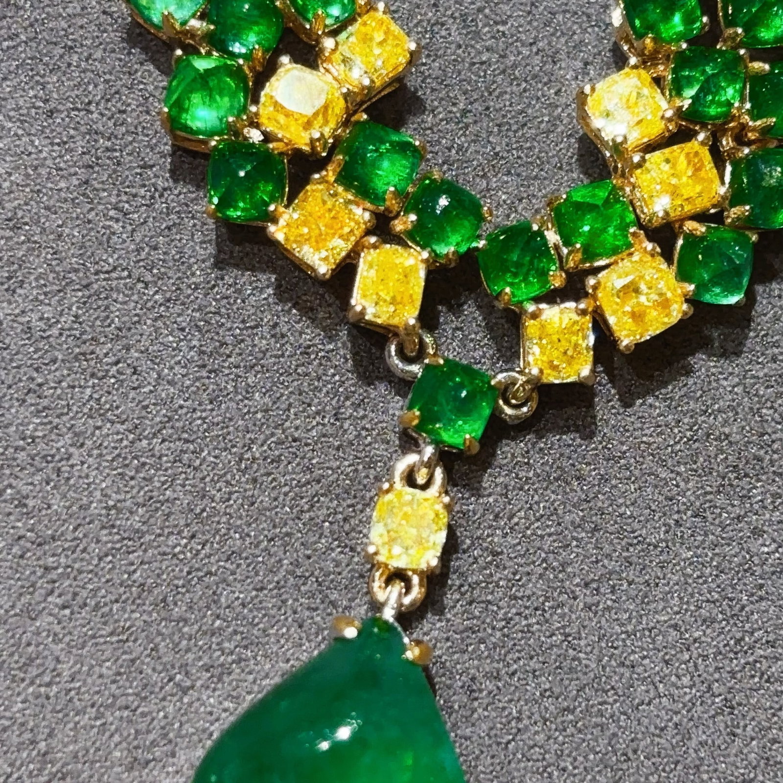 14k Gold 13.0 Ctw Vivid Green Natural Emerald & Yellow Diamond Necklace - 5