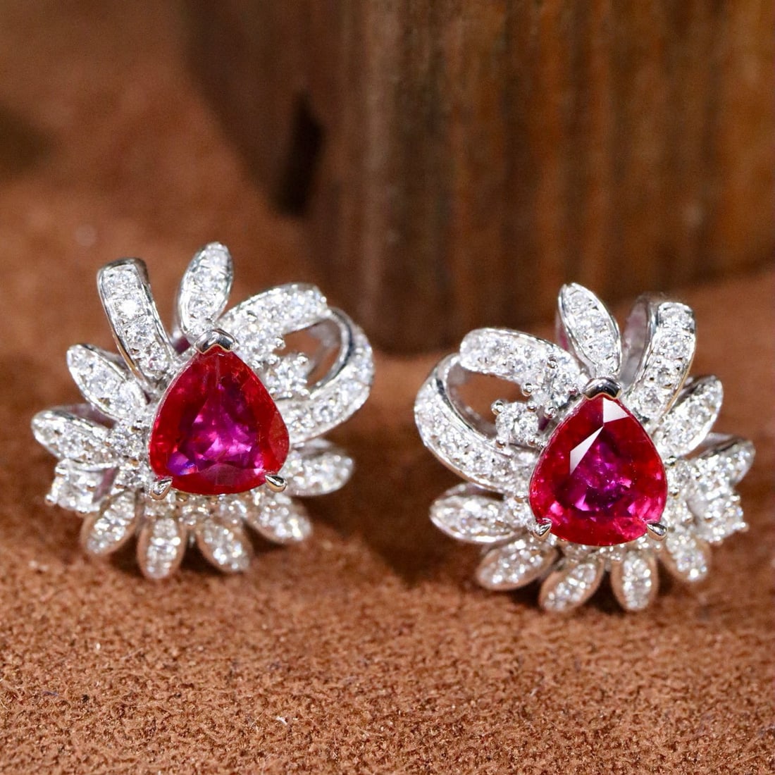 14k Gold 2.66 Ctw Natural Ruby & Diamond Earrings: Ref:230990341 // gold content:14k gold // main gemstone:ruby // shape:pear // carat weight:2. 03ct // color:pigeonblood red // treatment:natural // // adjacent gemstone 2 : diamond // shape:round // c