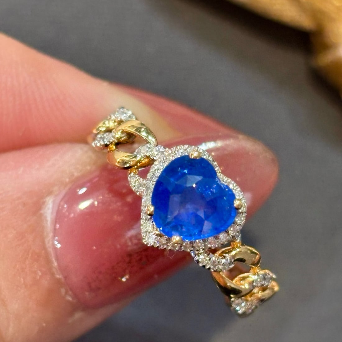14k Gold 1.06 Ct Natural Sapphire & Diamond Ring: Ref:230990344 // gold content:14k gold // ring size:7. 25us // // main gemstone:sapphire // shape:heart // carat weight:1. 06ct // color:blue // treatment:natural // // adjacent gemstone 2 : diamond