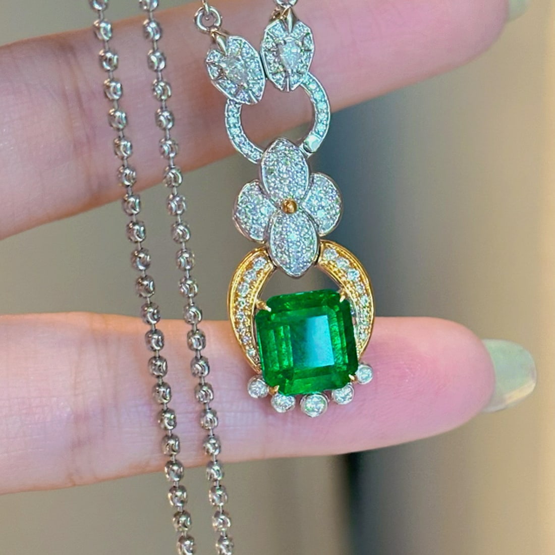 14k Gold 2.85 Ct Vivid Green Natural Emerald & Diamond Pendant( Without Chain ): Ref:230990351 // gold content:14k gold // main gemstone:emerald // shape:octagonal // carat weight:2. 85ct // color:vivid green // treatment:natural // // adjacent gemstone 2 : diamond // shape:round